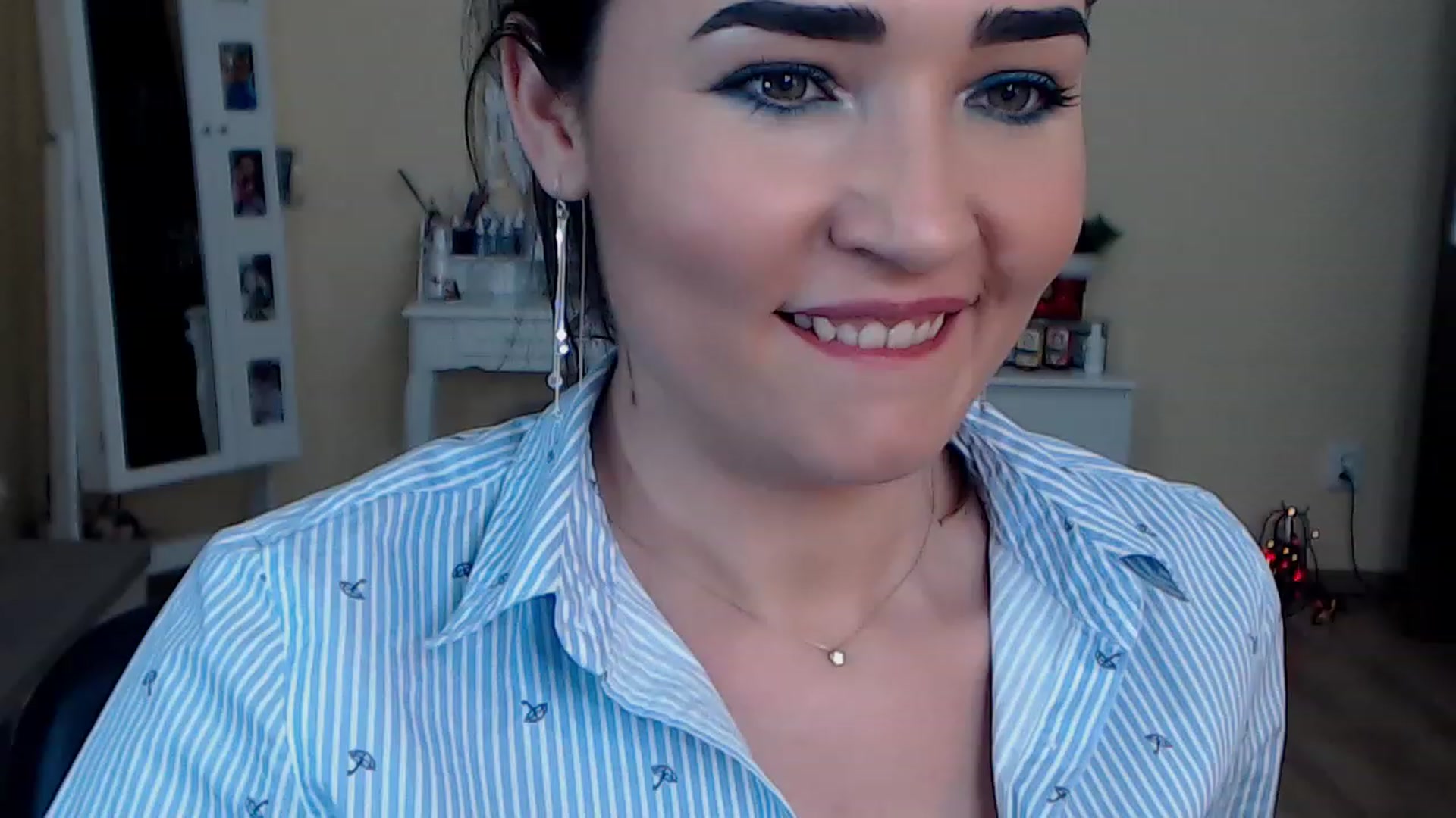 Gallery image thumbnail from DarkArwennie's myfreecams stream on, 12/12/2022, 15:52 image 20 of 20