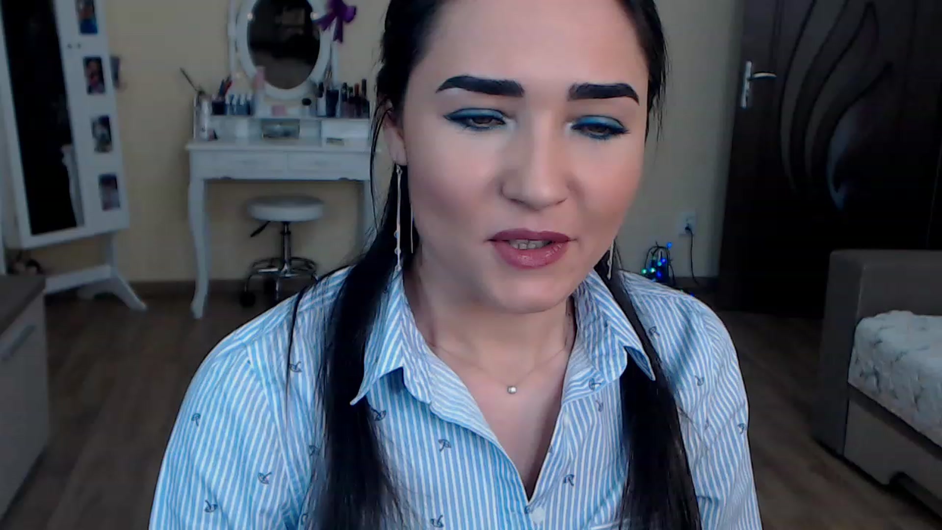 Gallery image thumbnail from DarkArwennie's myfreecams stream on, 12/12/2022, 15:52 image 10 of 20