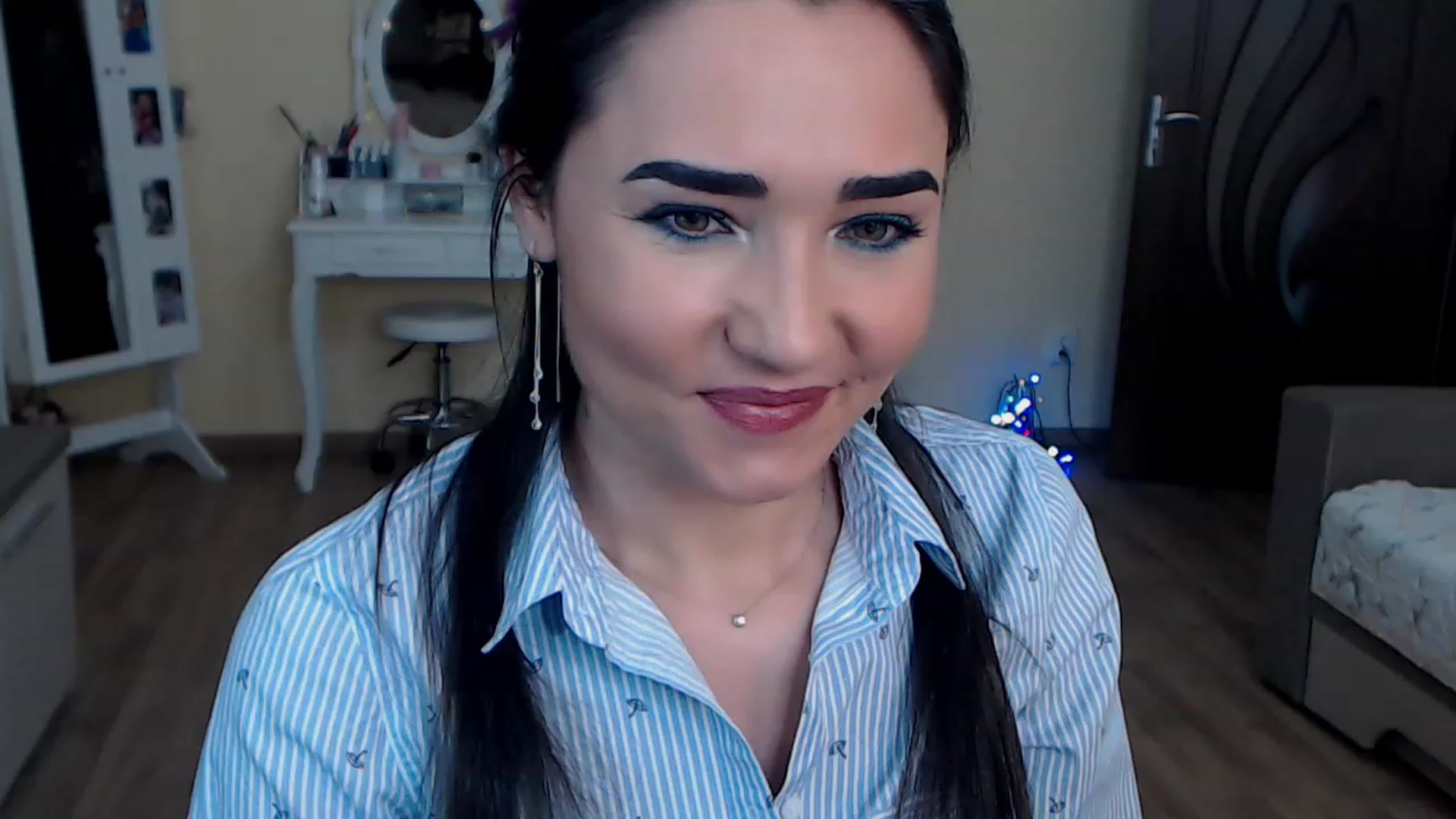 Gallery image thumbnail from DarkArwennie's myfreecams stream on, 12/12/2022, 15:52 image 12 of 20
