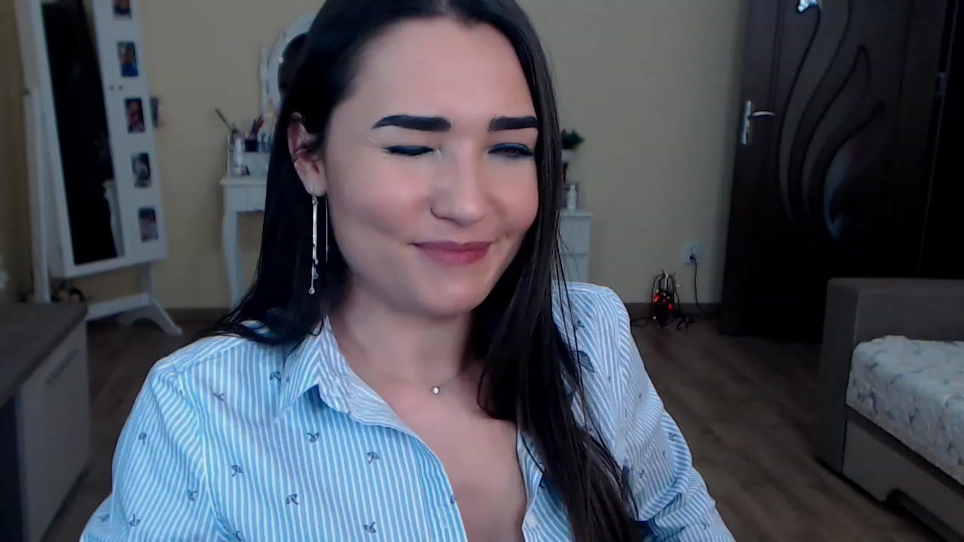 Gallery image thumbnail from DarkArwennie's myfreecams stream on, 12/12/2022, 16:59 image 5 of 20