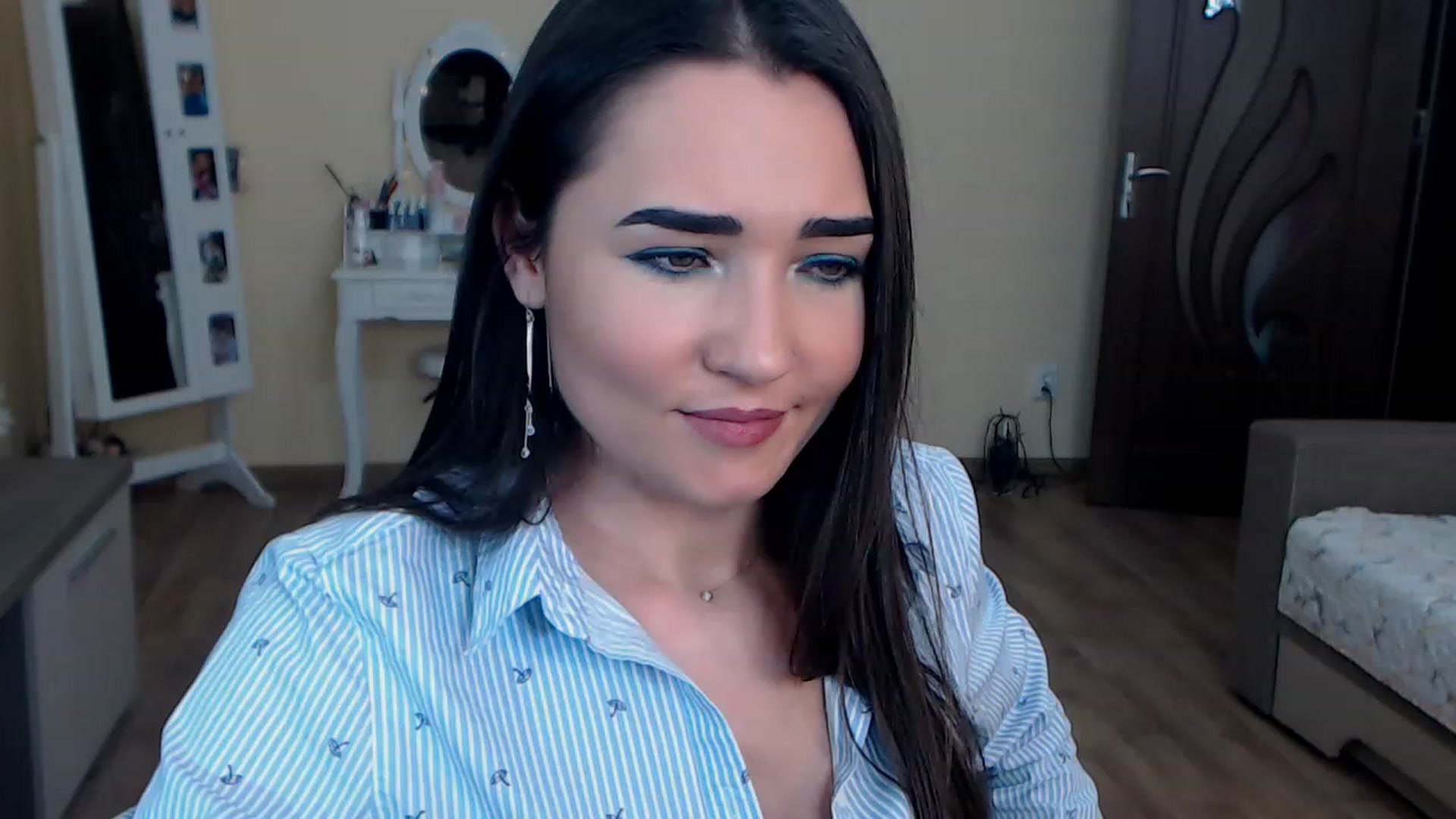 Gallery image thumbnail from DarkArwennie's myfreecams stream on, 12/12/2022, 16:59 image 14 of 20