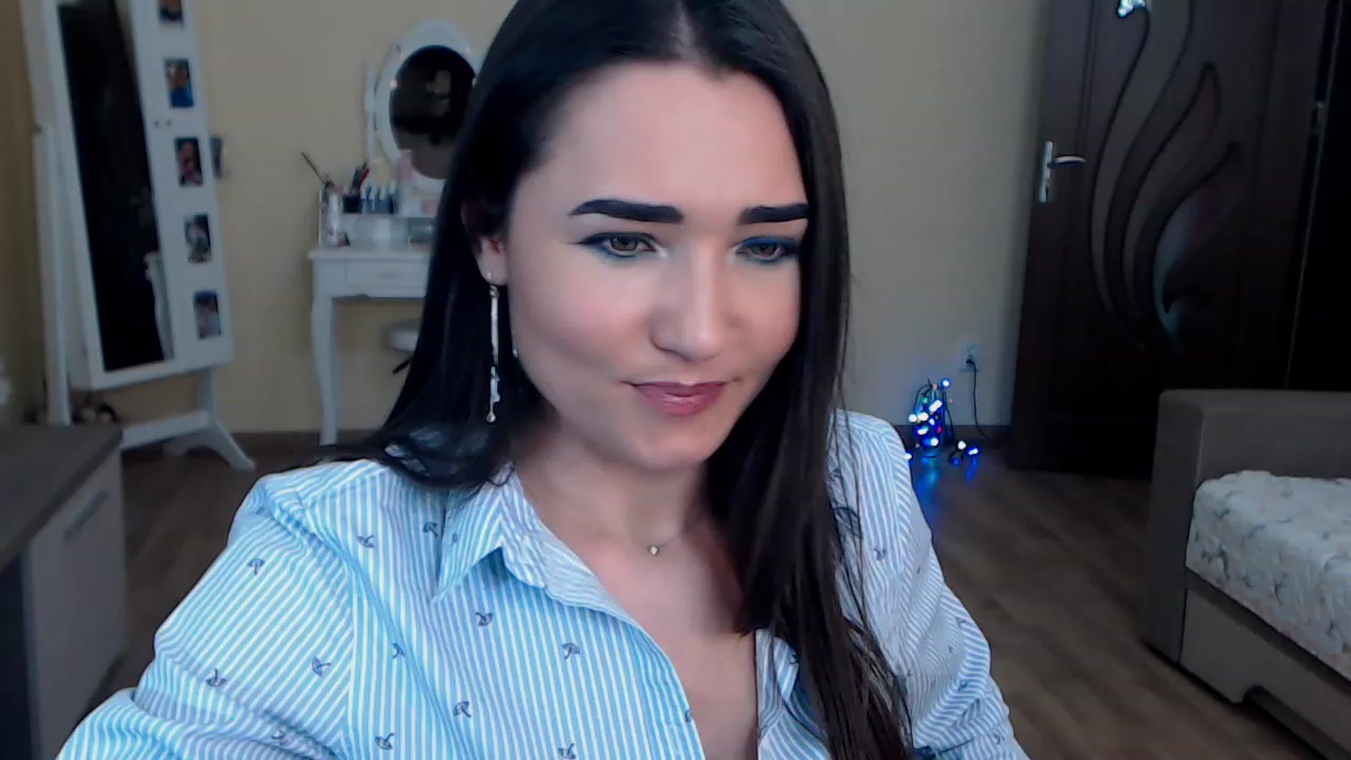 Gallery image thumbnail from DarkArwennie's myfreecams stream on, 12/12/2022, 16:59 image 16 of 20