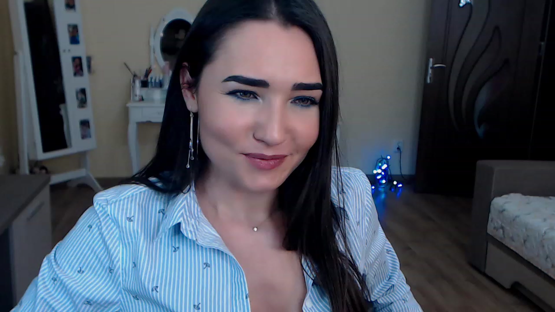 Gallery image thumbnail from DarkArwennie's myfreecams stream on, 12/12/2022, 16:59 image 4 of 20