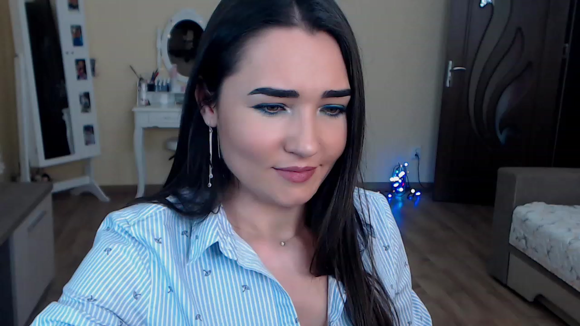 Gallery image thumbnail from DarkArwennie's myfreecams stream on, 12/12/2022, 16:59 image 15 of 20