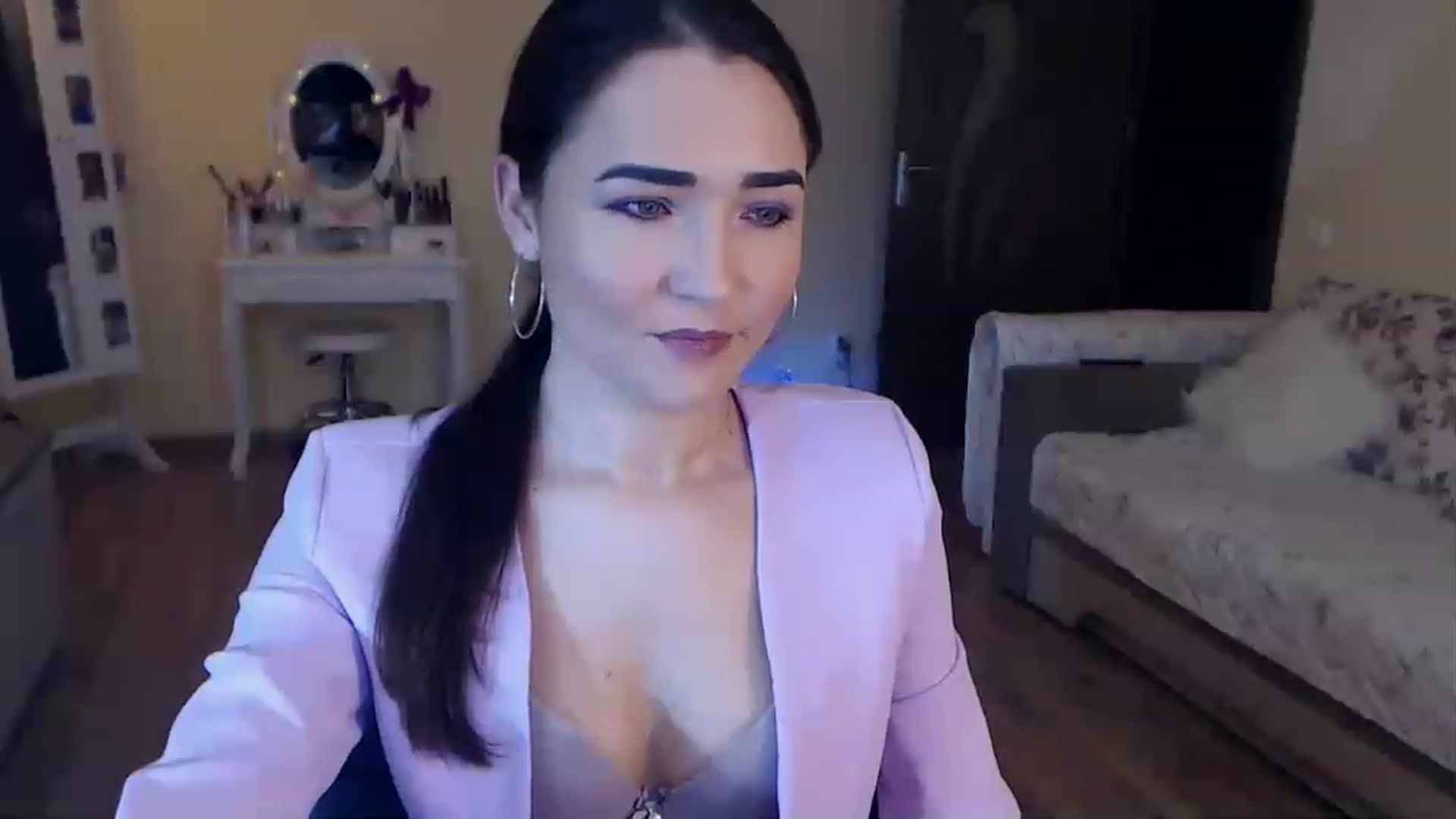 Gallery image thumbnail from DarkArwennie's myfreecams stream on, 01/13/2023, 16:29 image 19 of 20