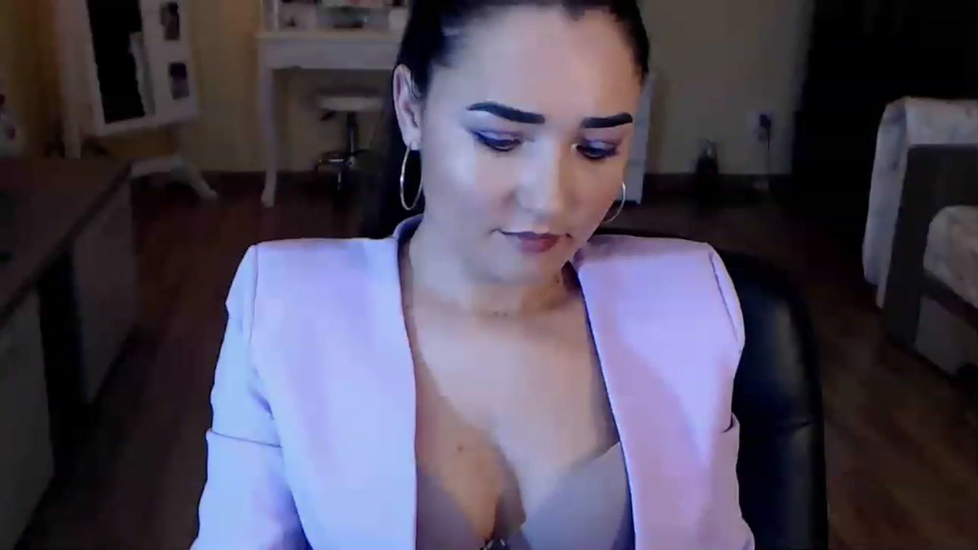 Gallery image thumbnail from DarkArwennie's myfreecams stream on, 01/13/2023, 17:49 image 17 of 20