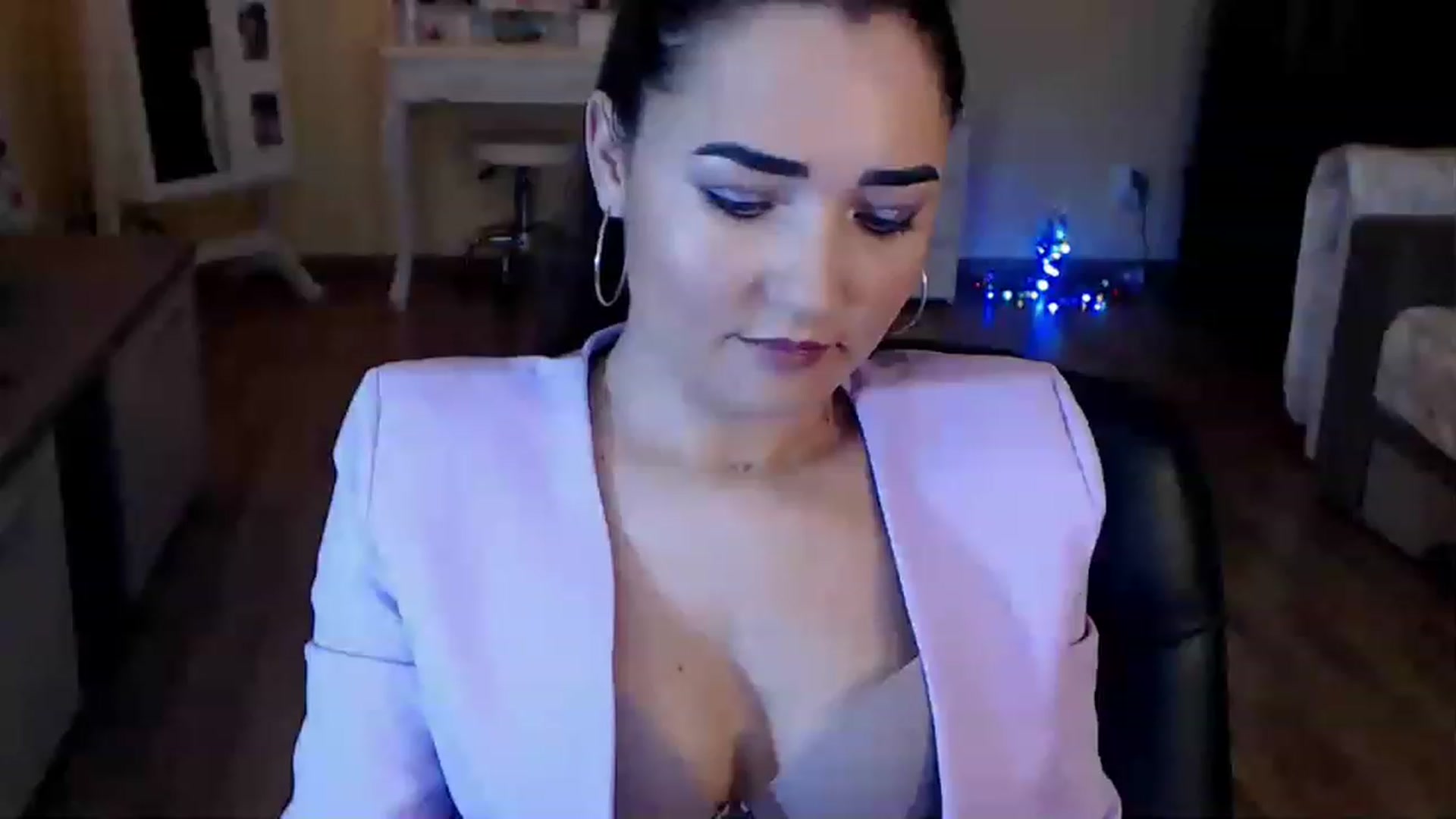 Gallery image thumbnail from DarkArwennie's myfreecams stream on, 01/13/2023, 17:49 image 18 of 20