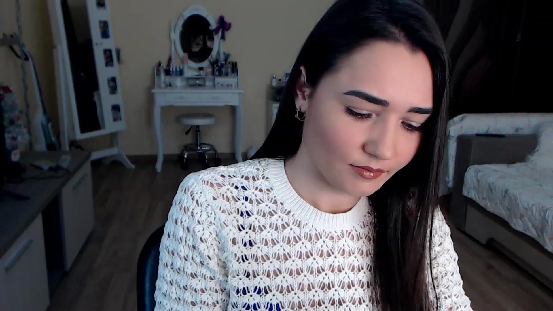Gallery image thumbnail from DarkArwennie's myfreecams stream on, 01/31/2023, 15:38 image 13 of 20