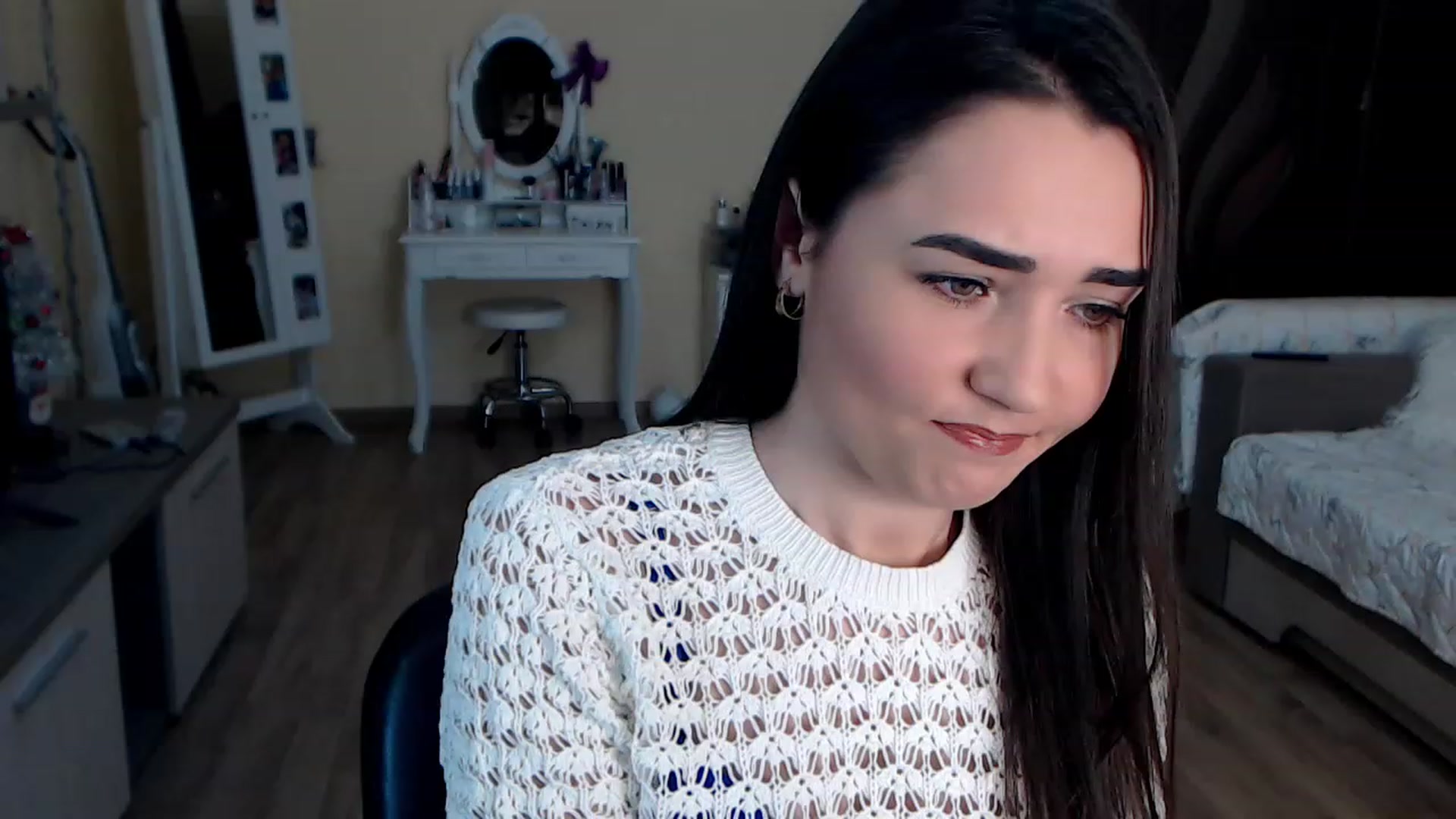 Gallery image thumbnail from DarkArwennie's myfreecams stream on, 01/31/2023, 15:38 image 14 of 20