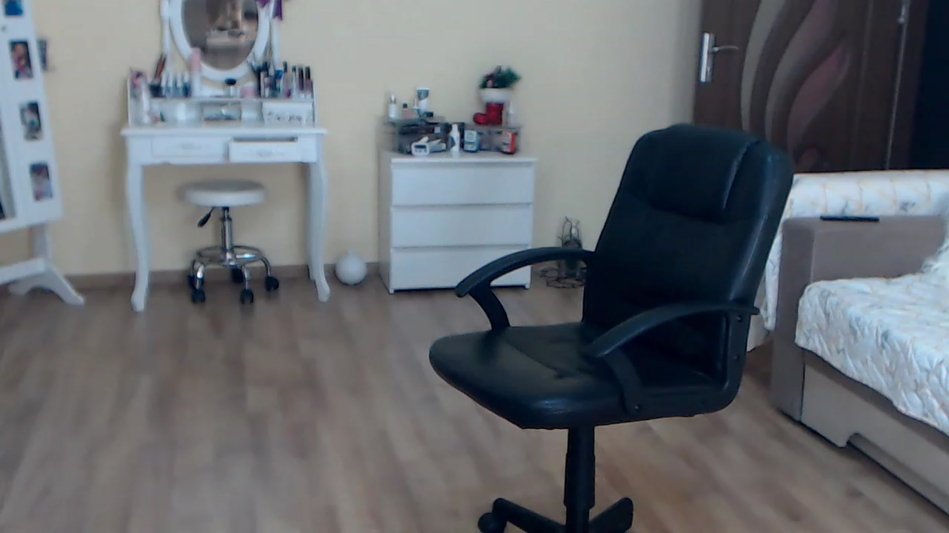 Gallery image thumbnail from DarkArwennie's myfreecams stream on, 01/31/2023, 17:33 image 16 of 20