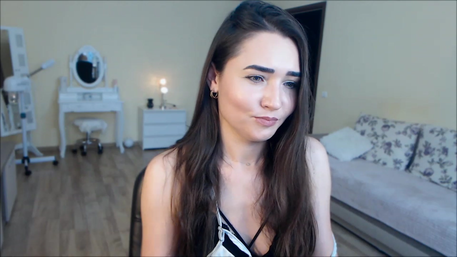 Gallery image thumbnail from DarkArwennie's myfreecams stream on, 06/19/2023, 16:56 image 15 of 20