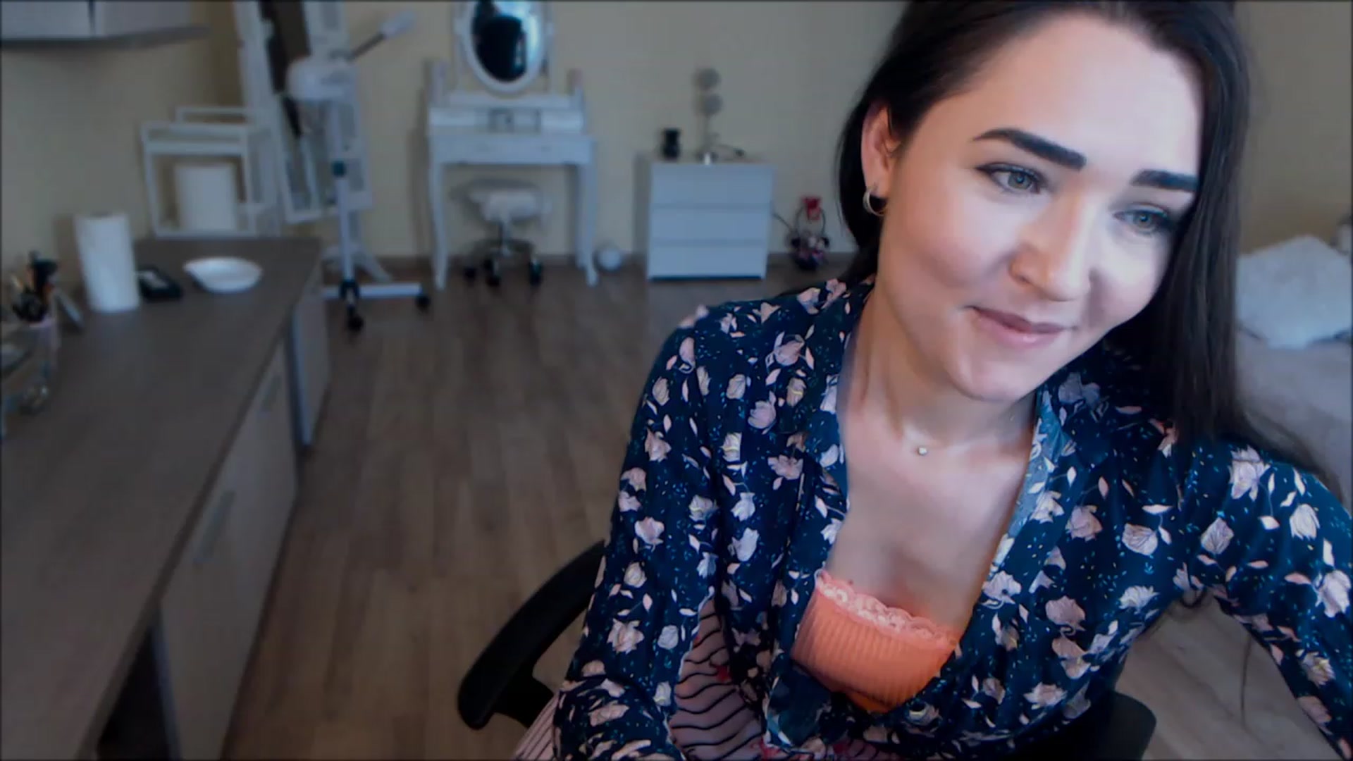 Gallery image thumbnail from DarkArwennie's myfreecams stream on, 06/20/2023, 11:58 image 20 of 20