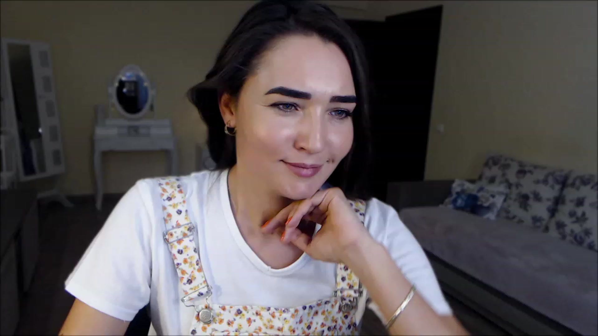Gallery image thumbnail from DarkArwennie's myfreecams stream on, 08/11/2023, 17:24 image 12 of 20
