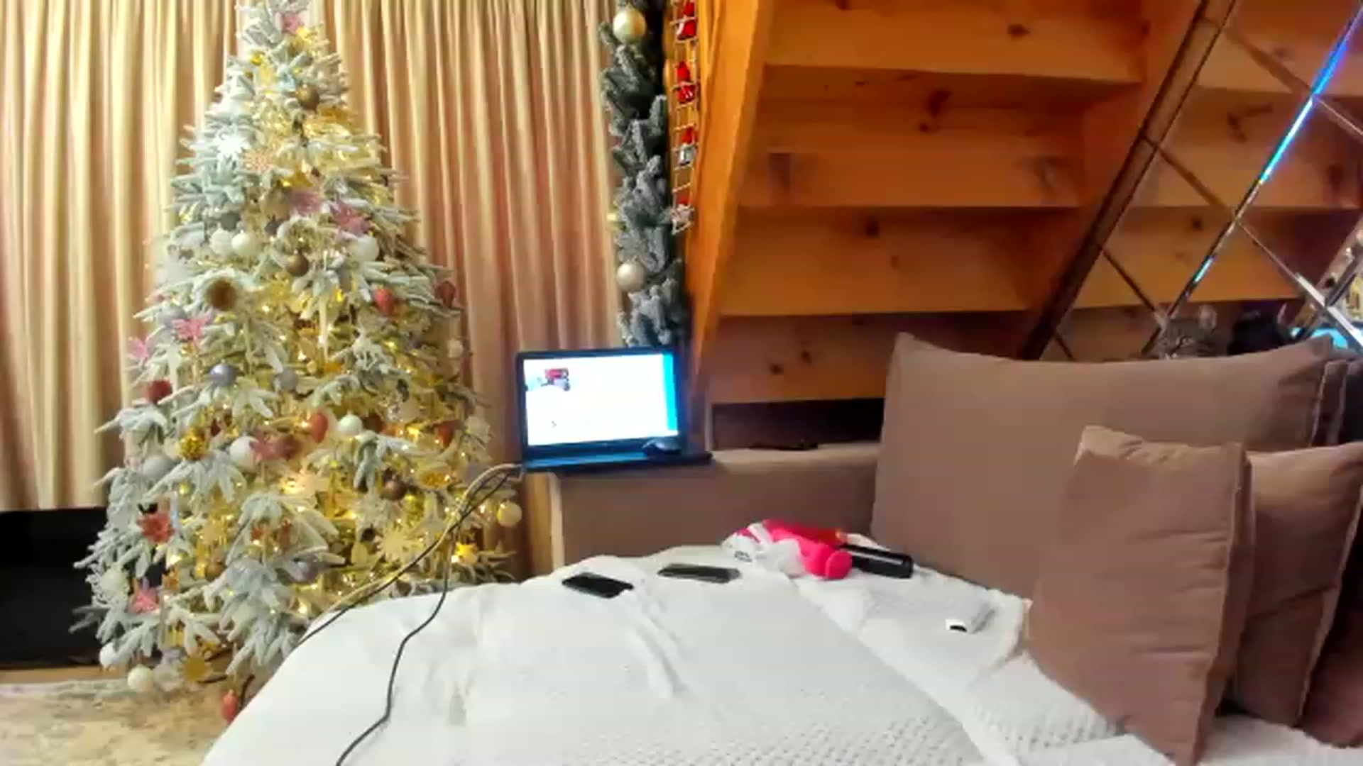 Gallery image thumbnail from Dark_Lady_'s myfreecams stream on, 12/19/2022, 06:24 image 20 of 20