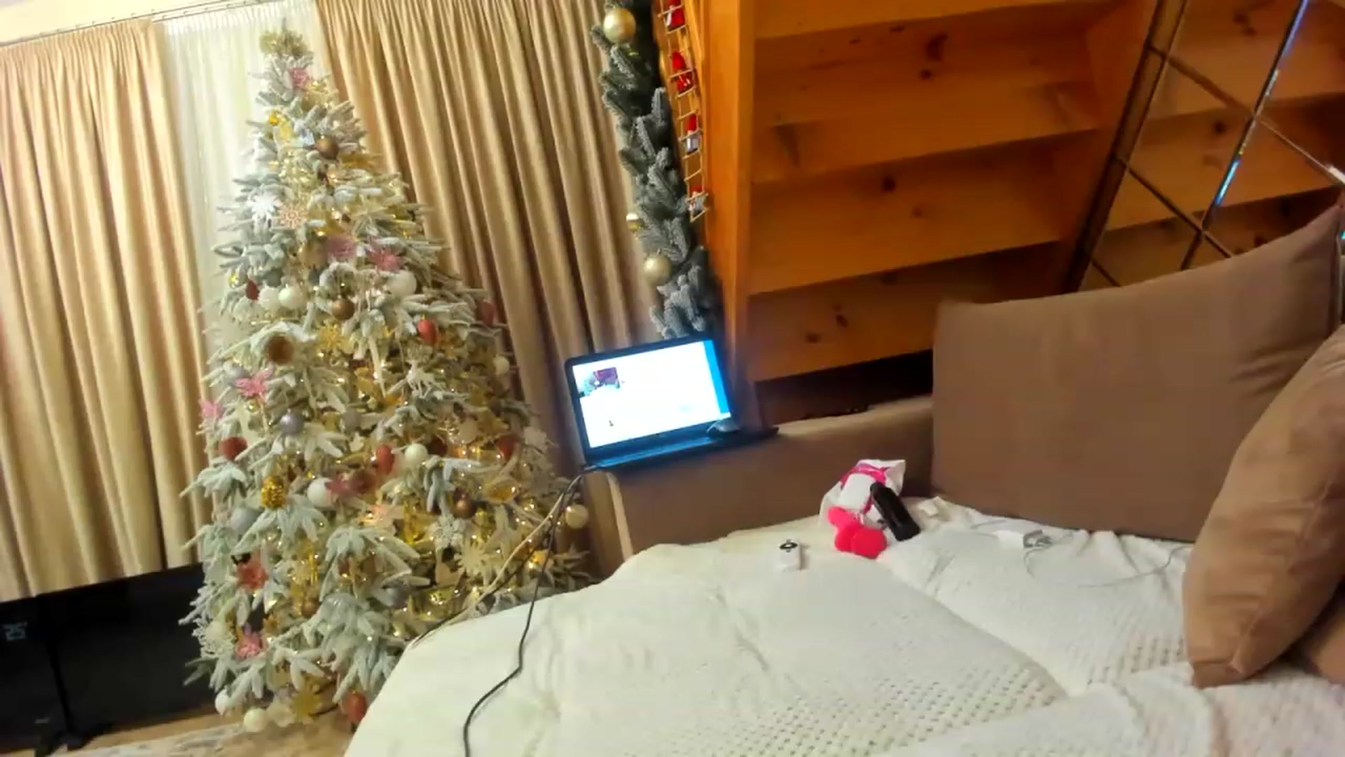 Gallery image thumbnail from Dark_Lady_'s myfreecams stream on, 12/23/2022, 16:09 image 6 of 20