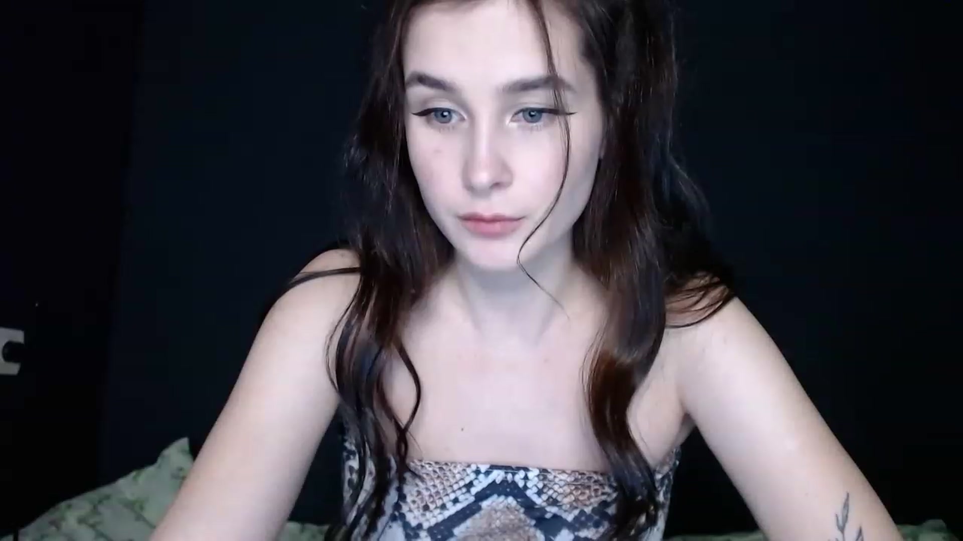 Gallery image thumbnail from Dark_angel_02's myfreecams stream on, 01/09/2023, 01:06 image 4 of 20