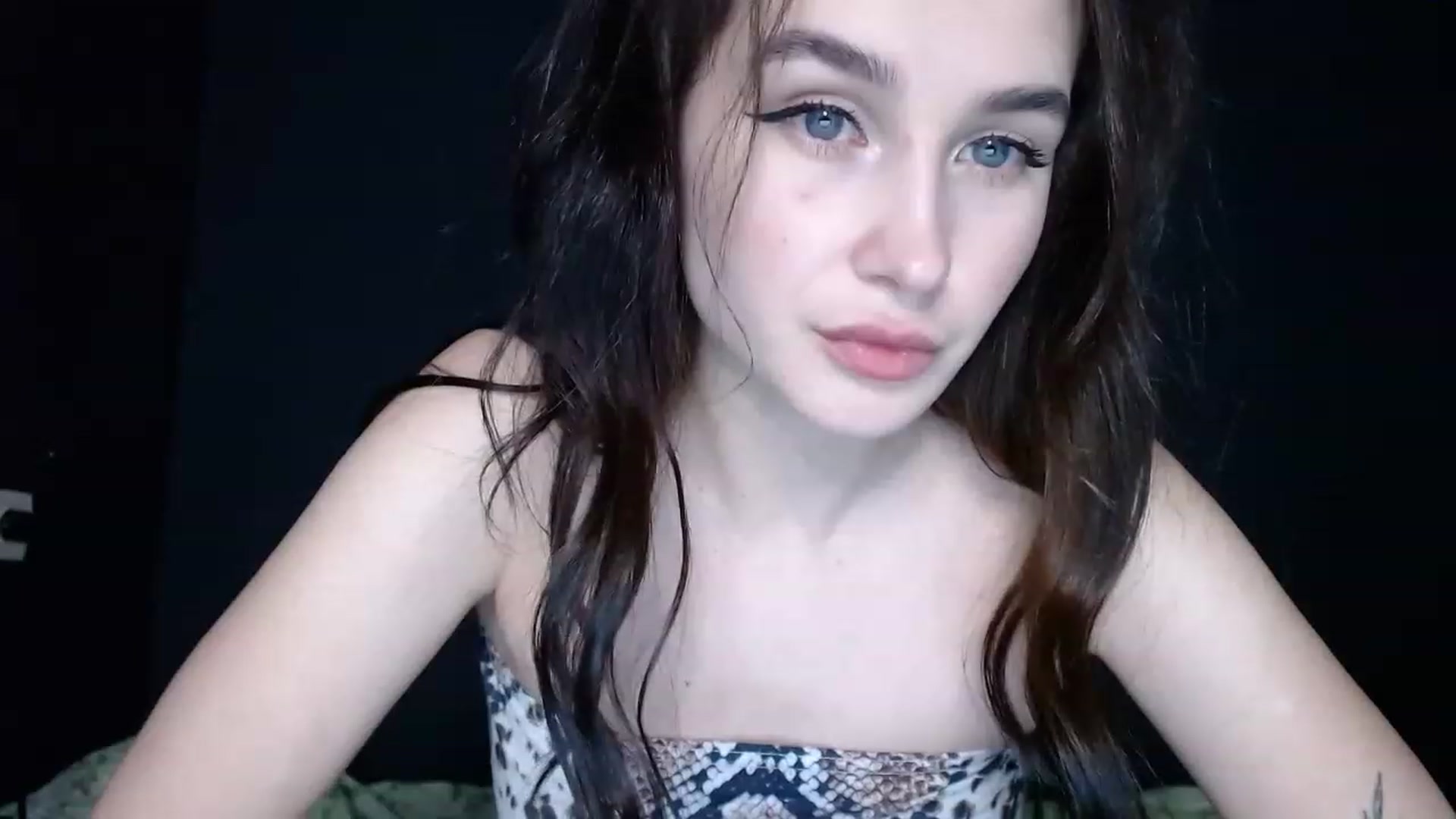 Gallery image thumbnail from Dark_angel_02's myfreecams stream on, 01/09/2023, 01:06 image 3 of 20