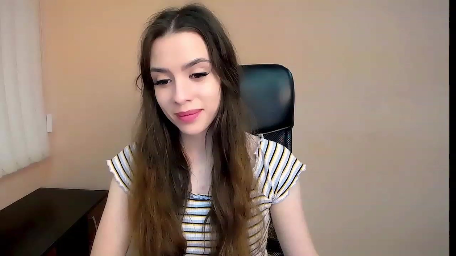 Gallery image thumbnail from Dark_eyed_'s myfreecams stream on, 06/29/2023, 15:30 image 9 of 20