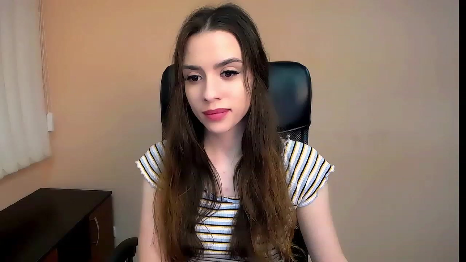 Gallery image thumbnail from Dark_eyed_'s myfreecams stream on, 06/29/2023, 17:25 image 17 of 20