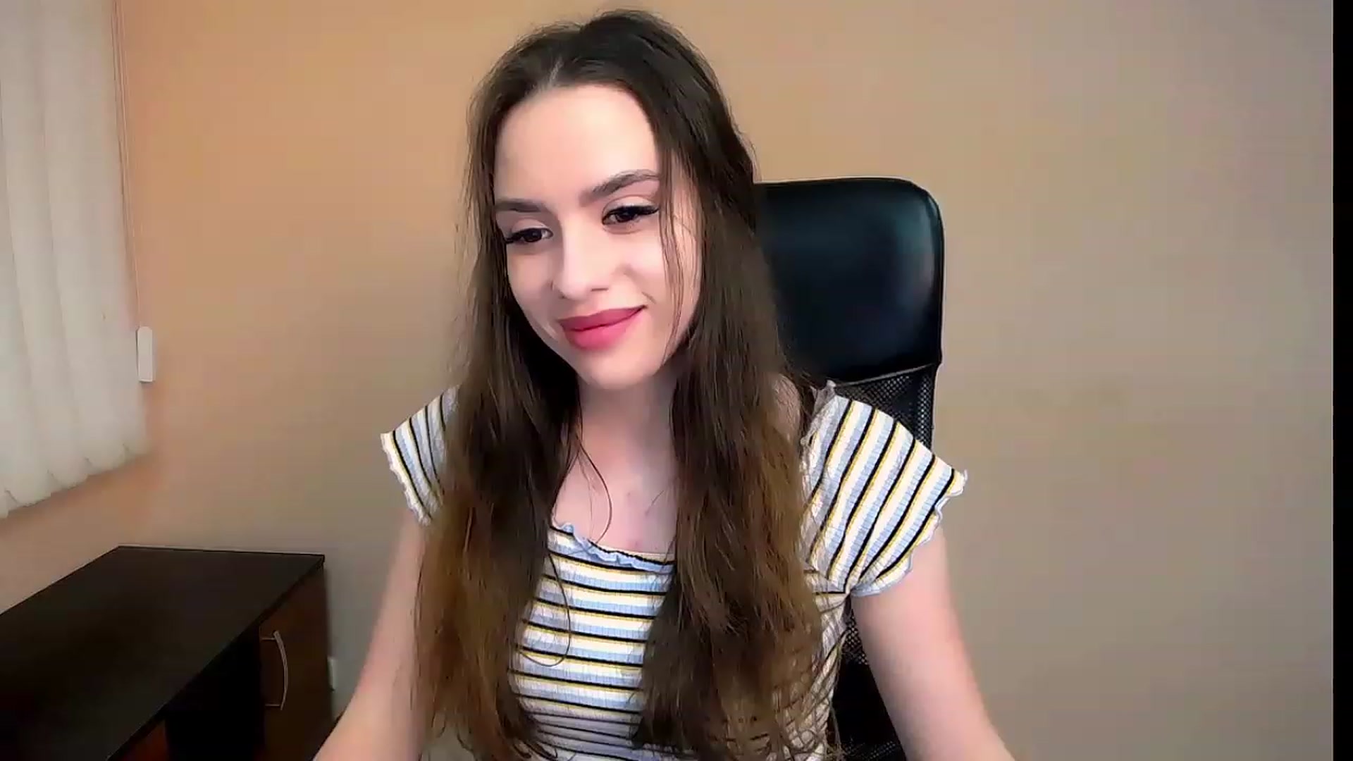 Gallery image thumbnail from Dark_eyed_'s myfreecams stream on, 06/29/2023, 17:25 image 1 of 20