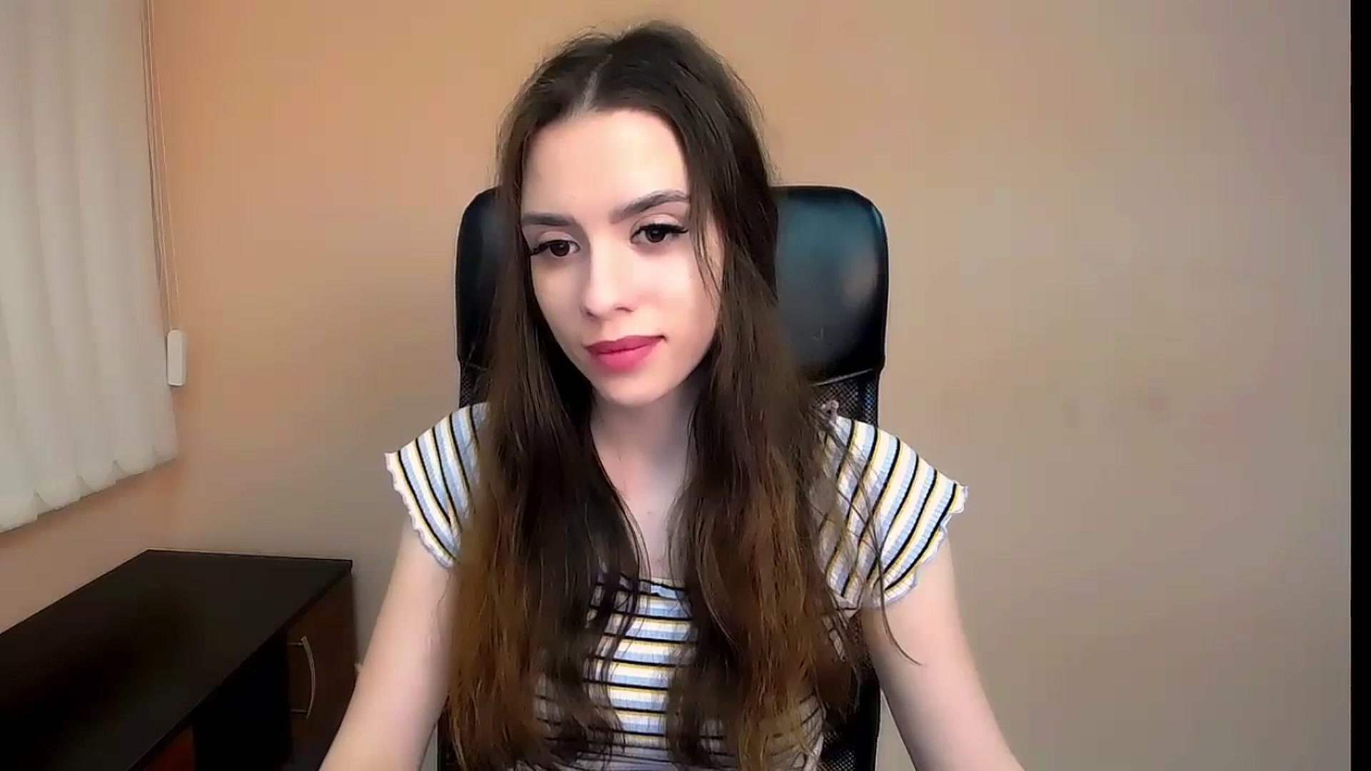 Gallery image thumbnail from Dark_eyed_'s myfreecams stream on, 06/29/2023, 18:16 image 10 of 20