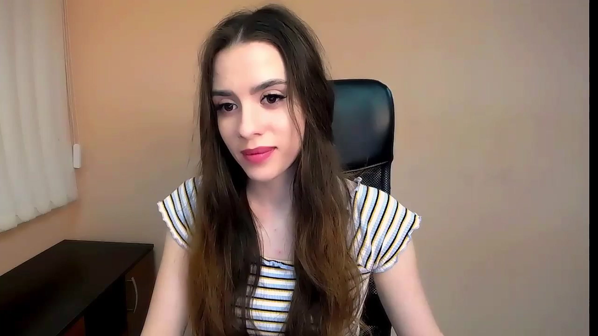 Gallery image thumbnail from Dark_eyed_'s myfreecams stream on, 06/29/2023, 18:16 image 1 of 20