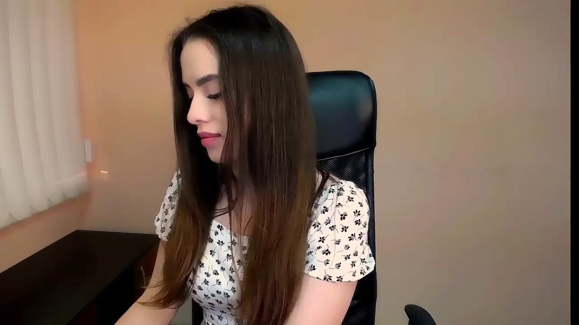 Gallery image thumbnail from Dark_eyed_'s myfreecams stream on, 07/06/2023, 18:09 image 10 of 20