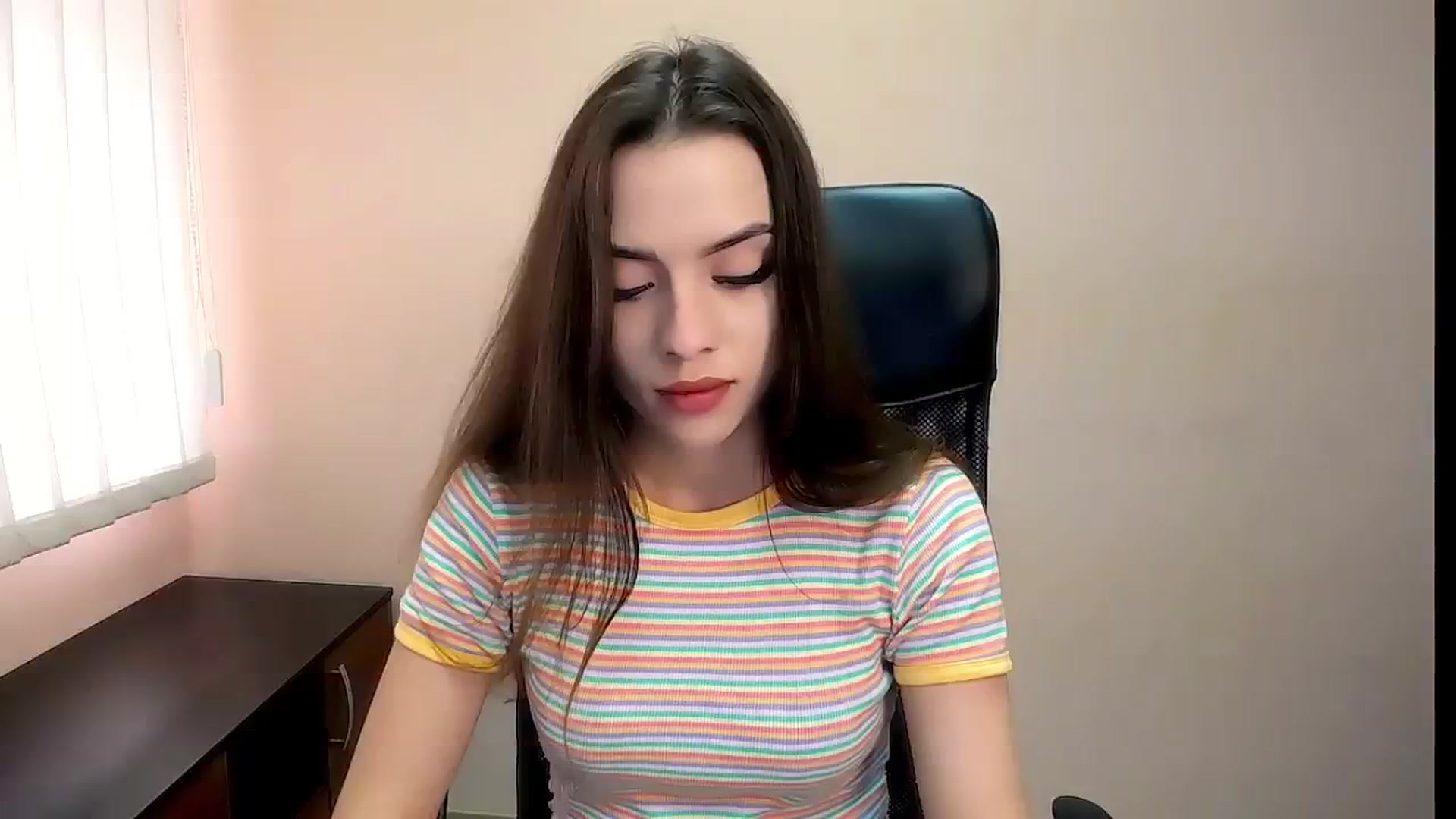 Gallery image thumbnail from Dark_eyed_'s myfreecams stream on, 08/03/2023, 13:13 image 15 of 20