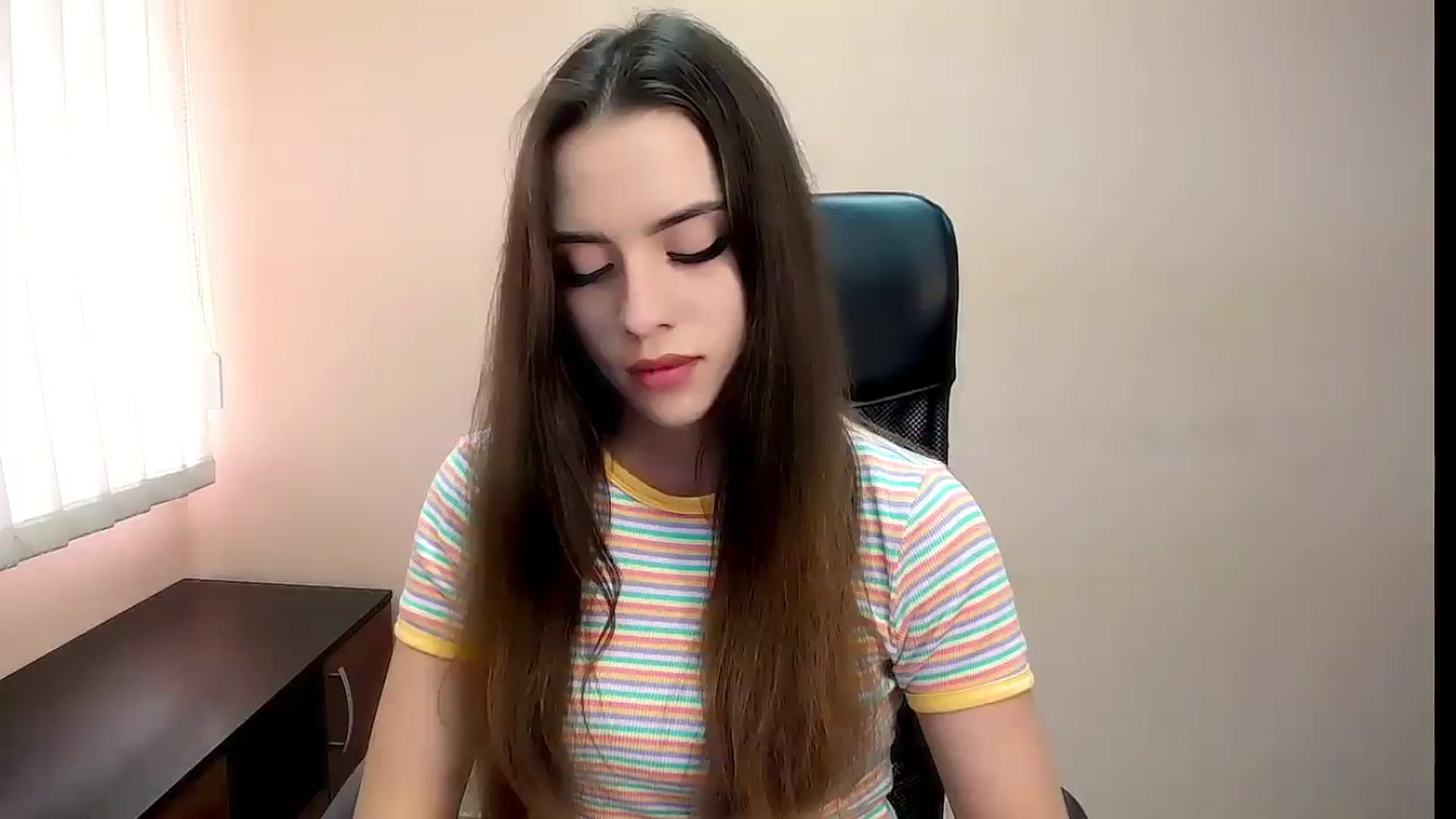 Gallery image thumbnail from Dark_eyed_'s myfreecams stream on, 08/03/2023, 14:21 image 13 of 20