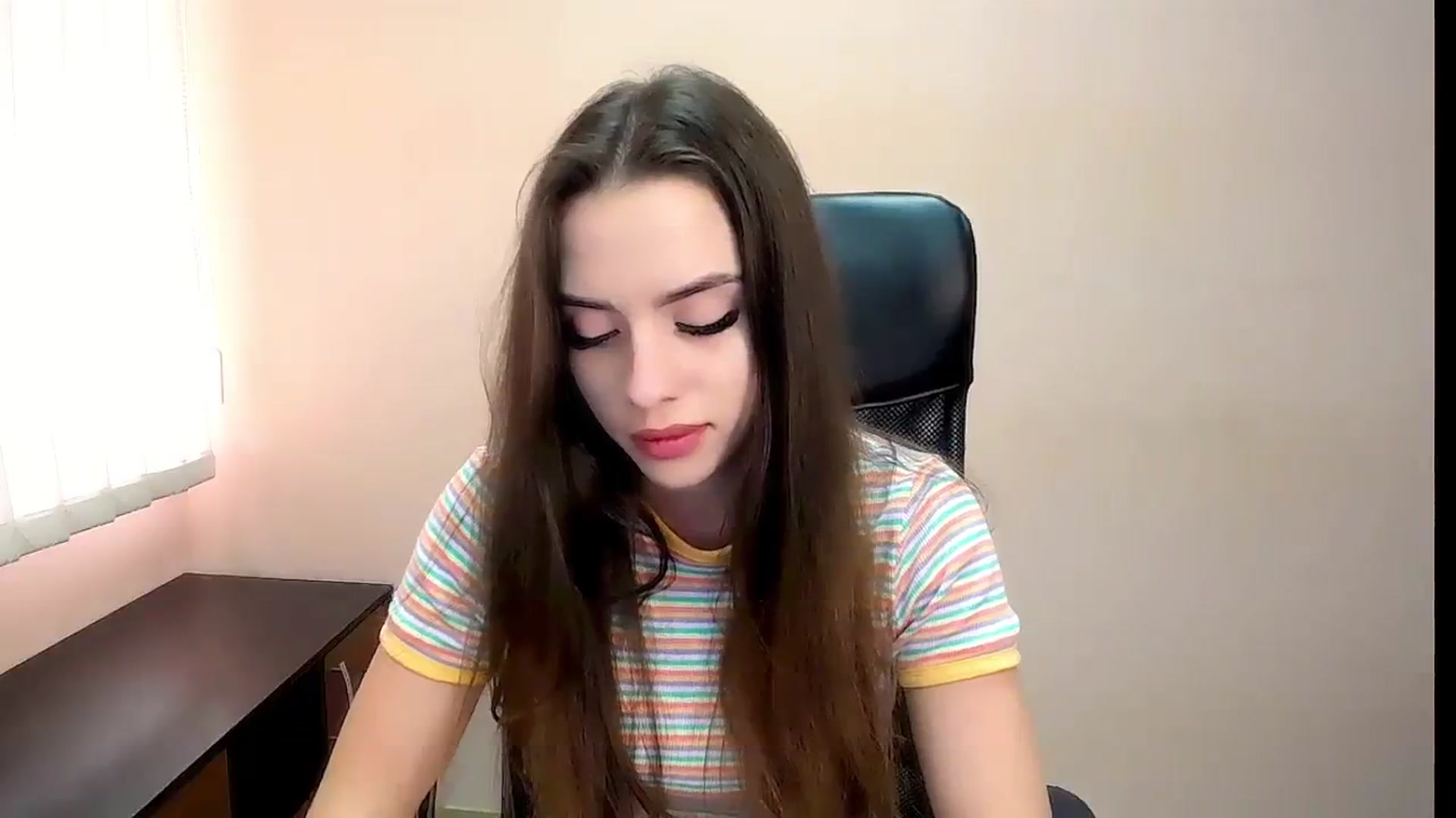 Gallery image thumbnail from Dark_eyed_'s myfreecams stream on, 08/03/2023, 14:44 image 6 of 20