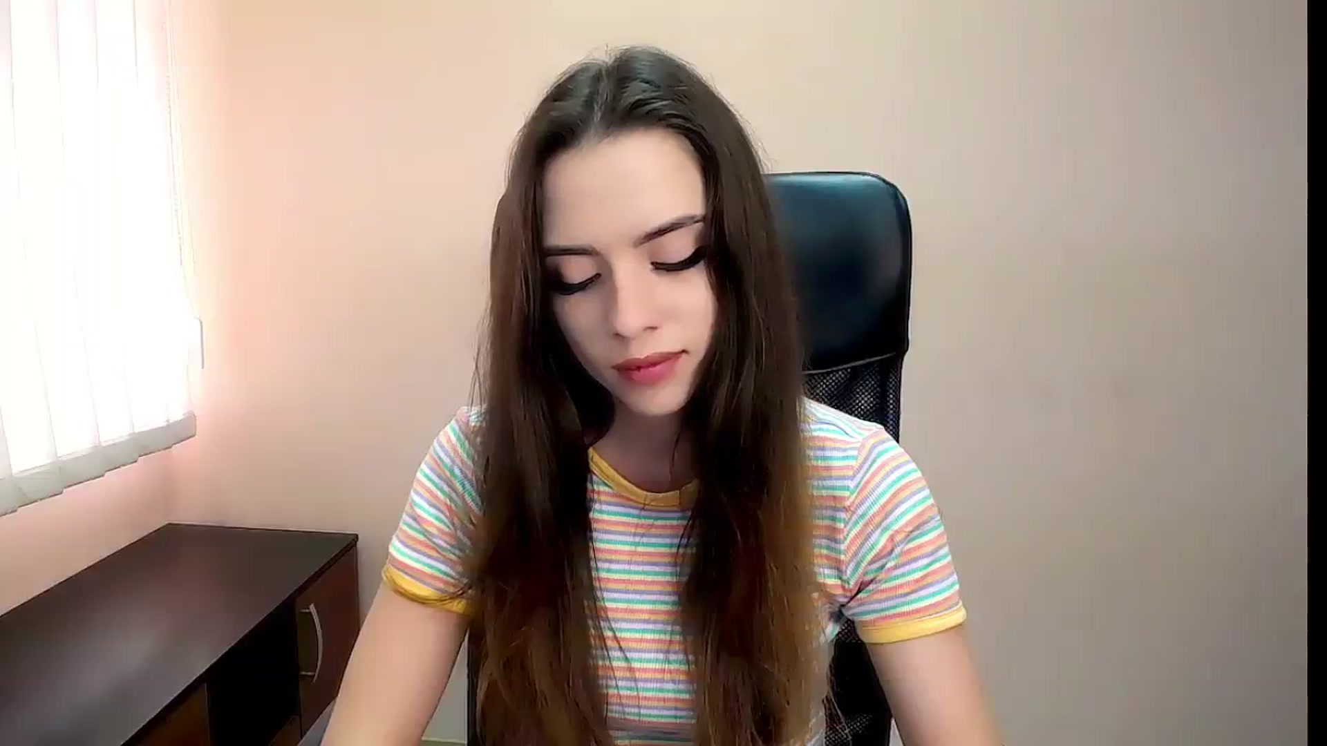 Gallery image thumbnail from Dark_eyed_'s myfreecams stream on, 08/03/2023, 14:44 image 10 of 20