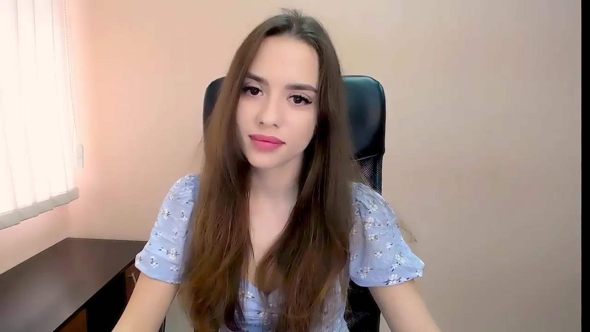 Gallery image thumbnail from Dark_eyed_'s myfreecams stream on, 08/29/2023, 13:39 image 13 of 20