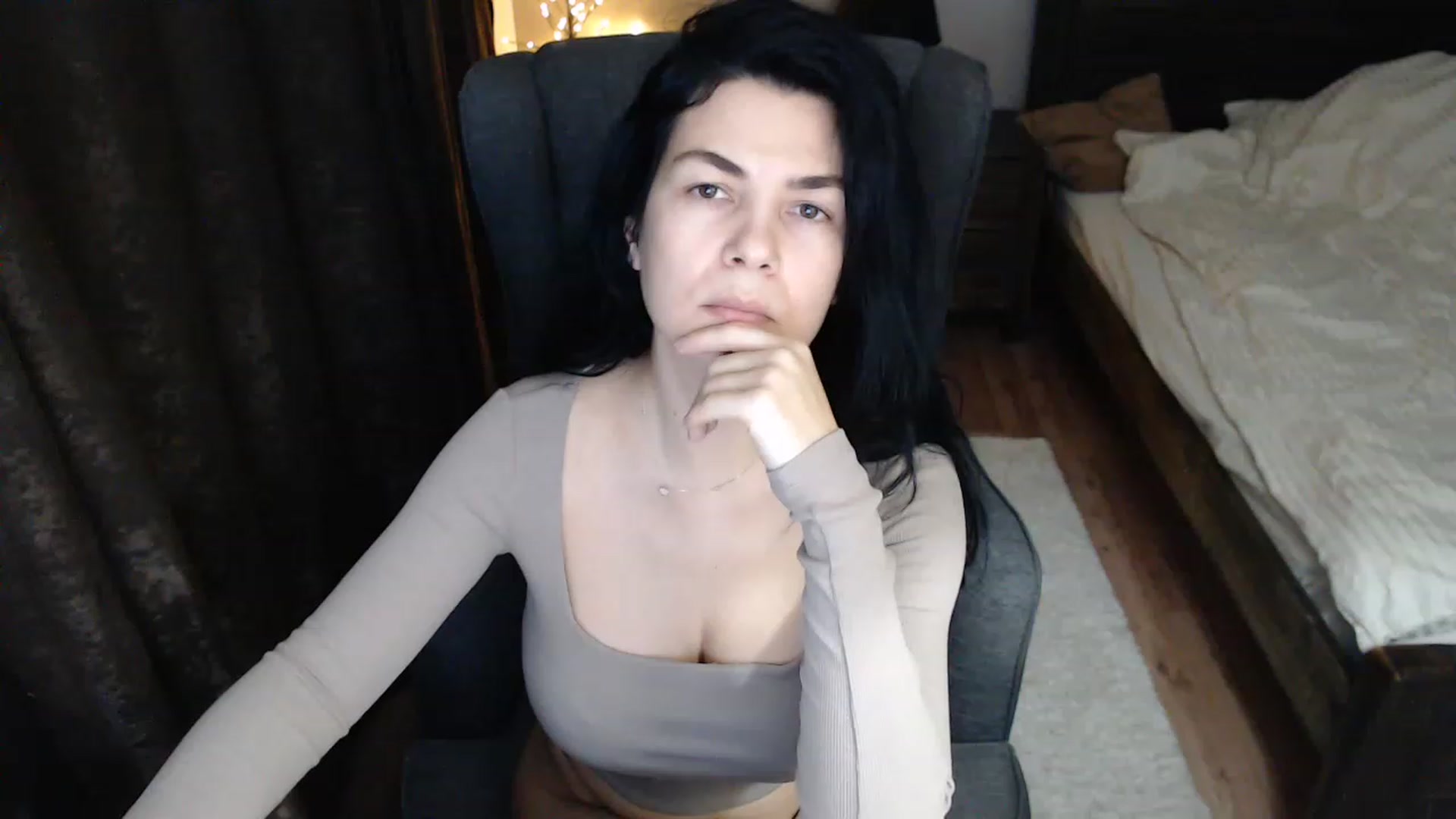 Gallery image thumbnail from Darkella's myfreecams stream on, 12/03/2022, 23:56 image 10 of 20