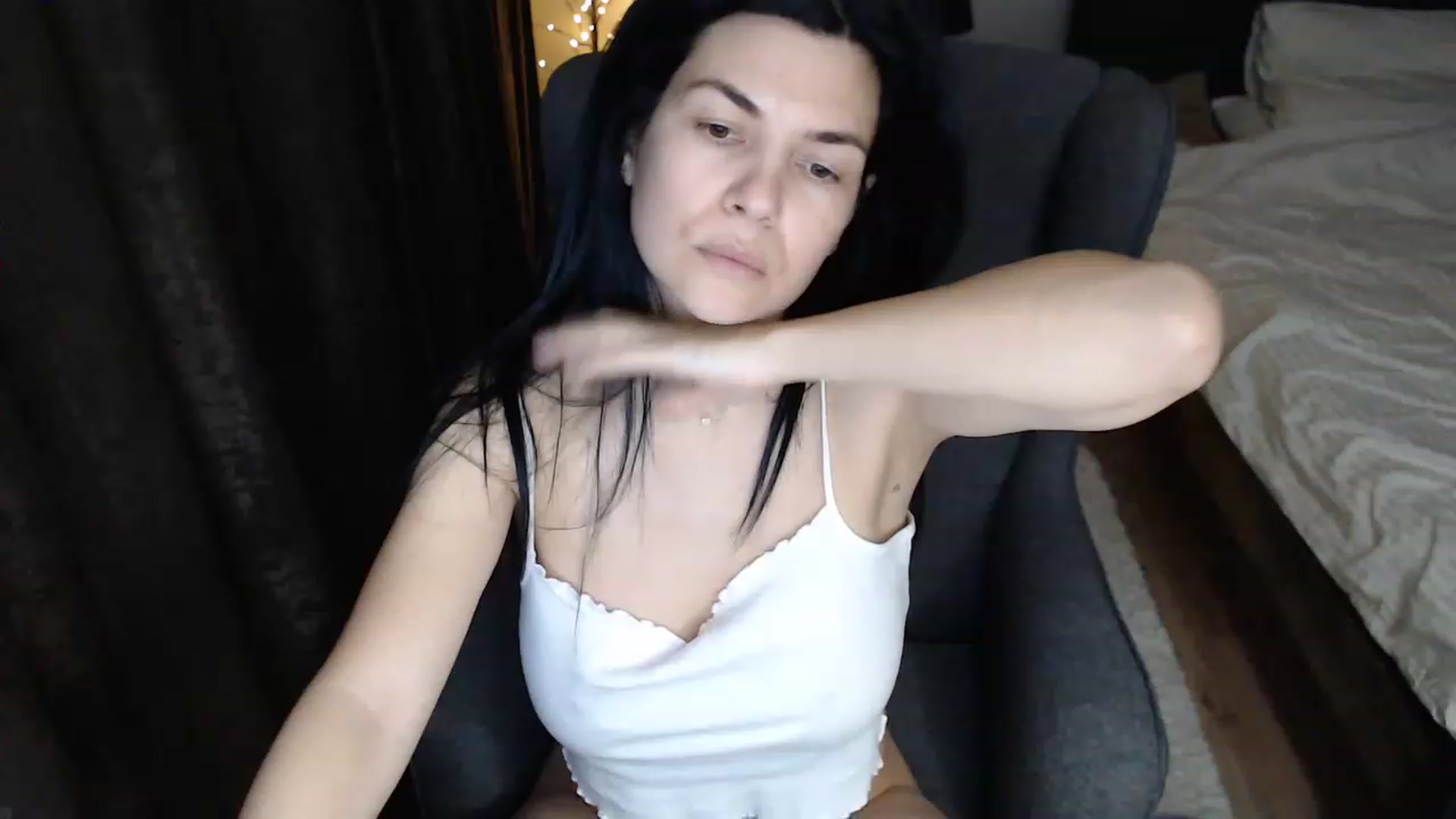 Gallery image thumbnail from Darkella's myfreecams stream on, 12/05/2022, 24:39 image 8 of 20