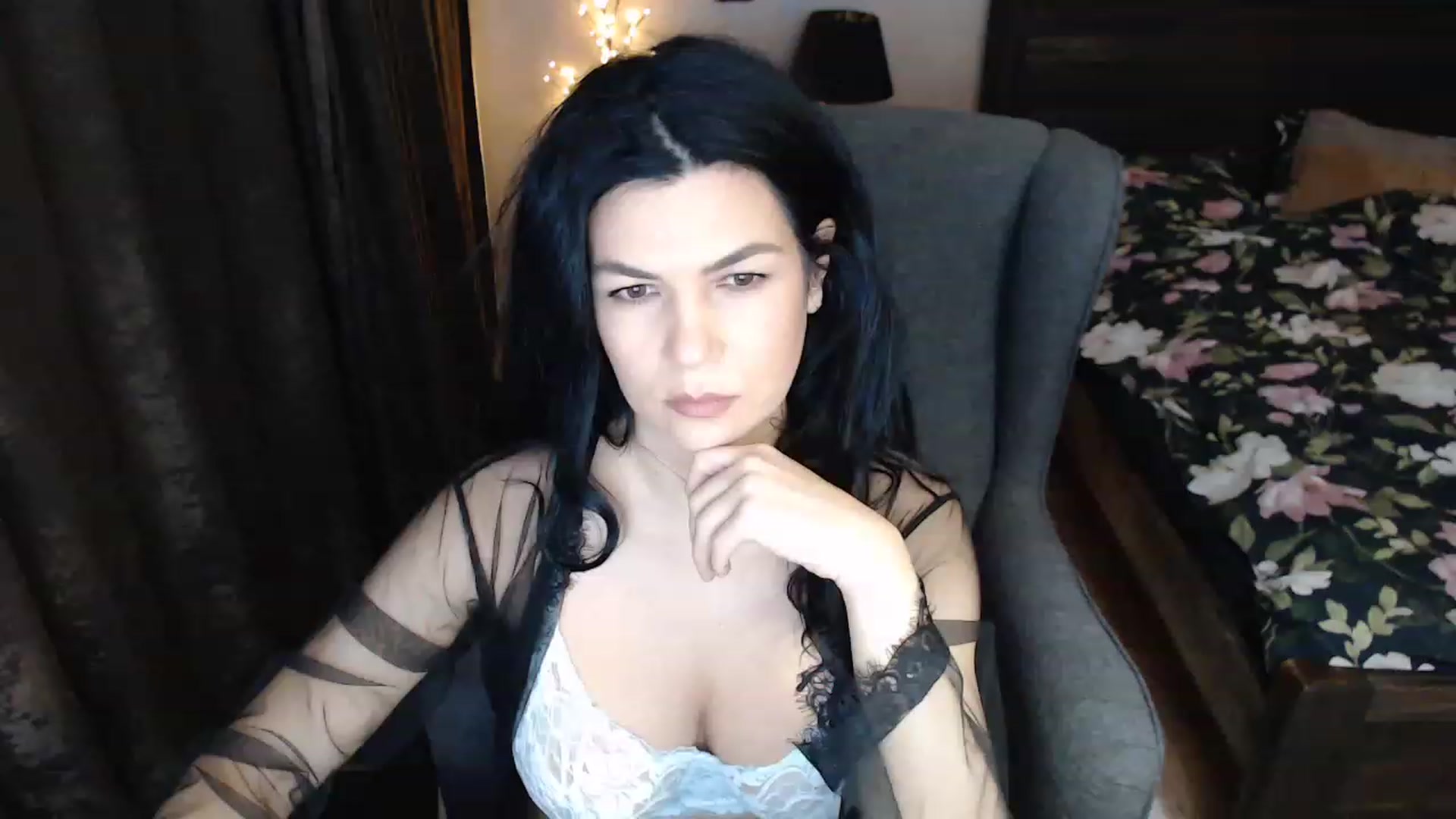 Gallery image thumbnail from Darkella's myfreecams stream on, 12/05/2022, 23:45 image 1 of 20