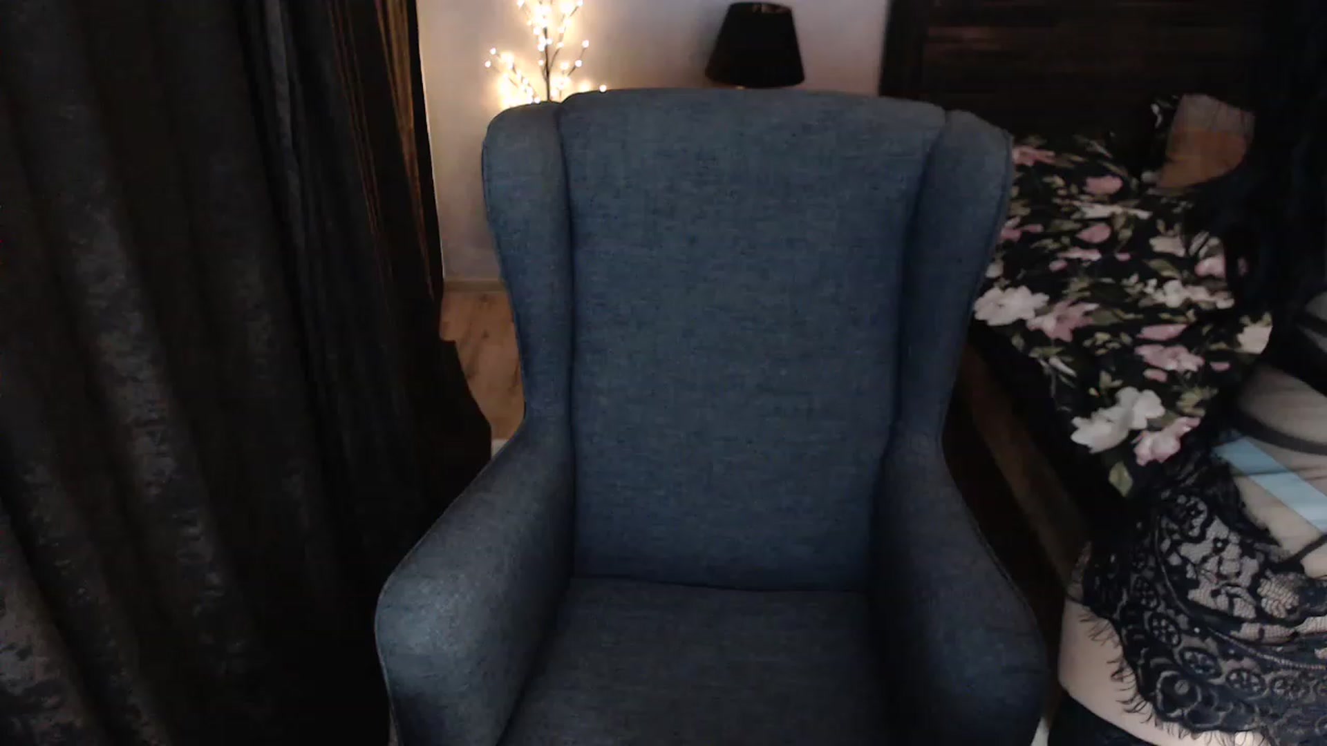 Gallery image thumbnail from Darkella's myfreecams stream on, 12/05/2022, 23:45 image 2 of 20