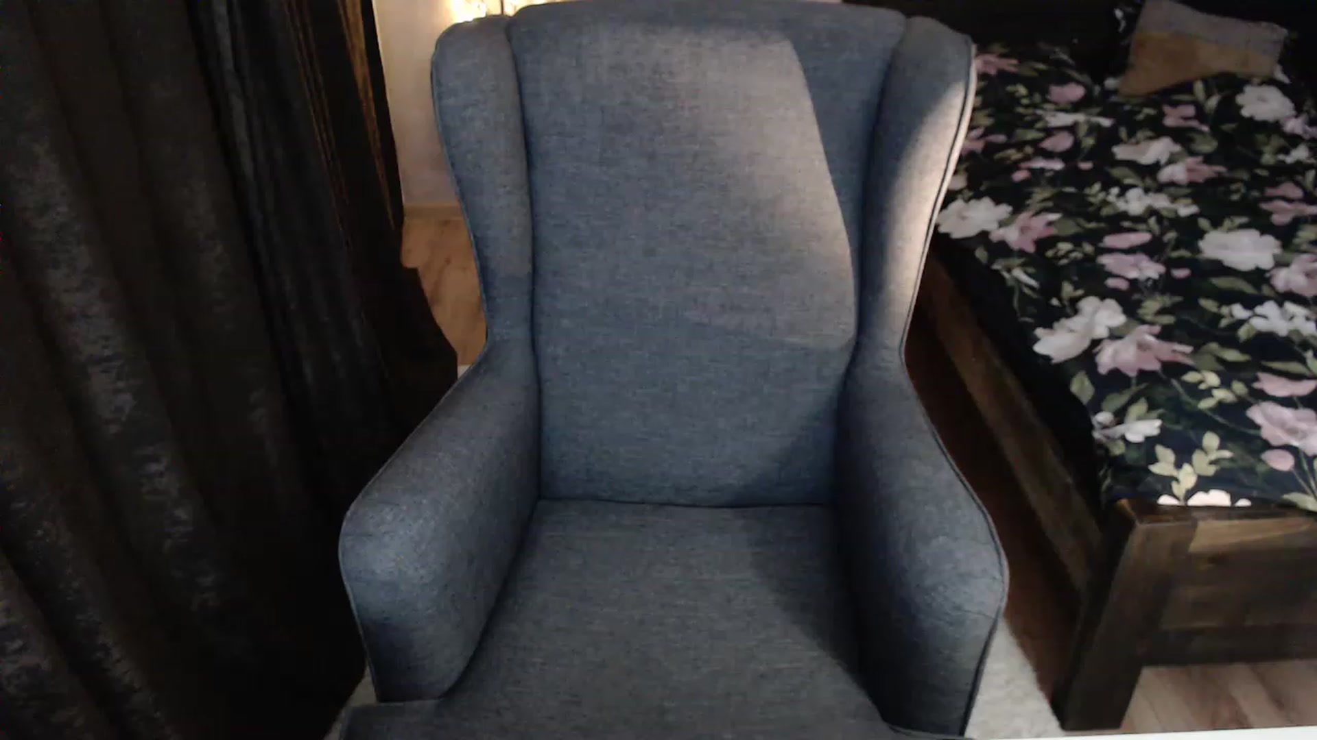 Gallery image thumbnail from Darkella's myfreecams stream on, 12/05/2022, 23:45 image 17 of 20