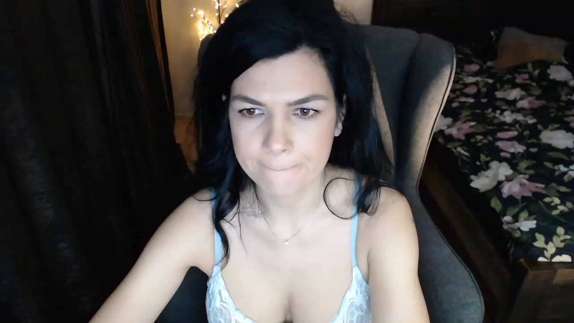 Gallery image thumbnail from Darkella's myfreecams stream on, 12/06/2022, 24:44 image 16 of 20