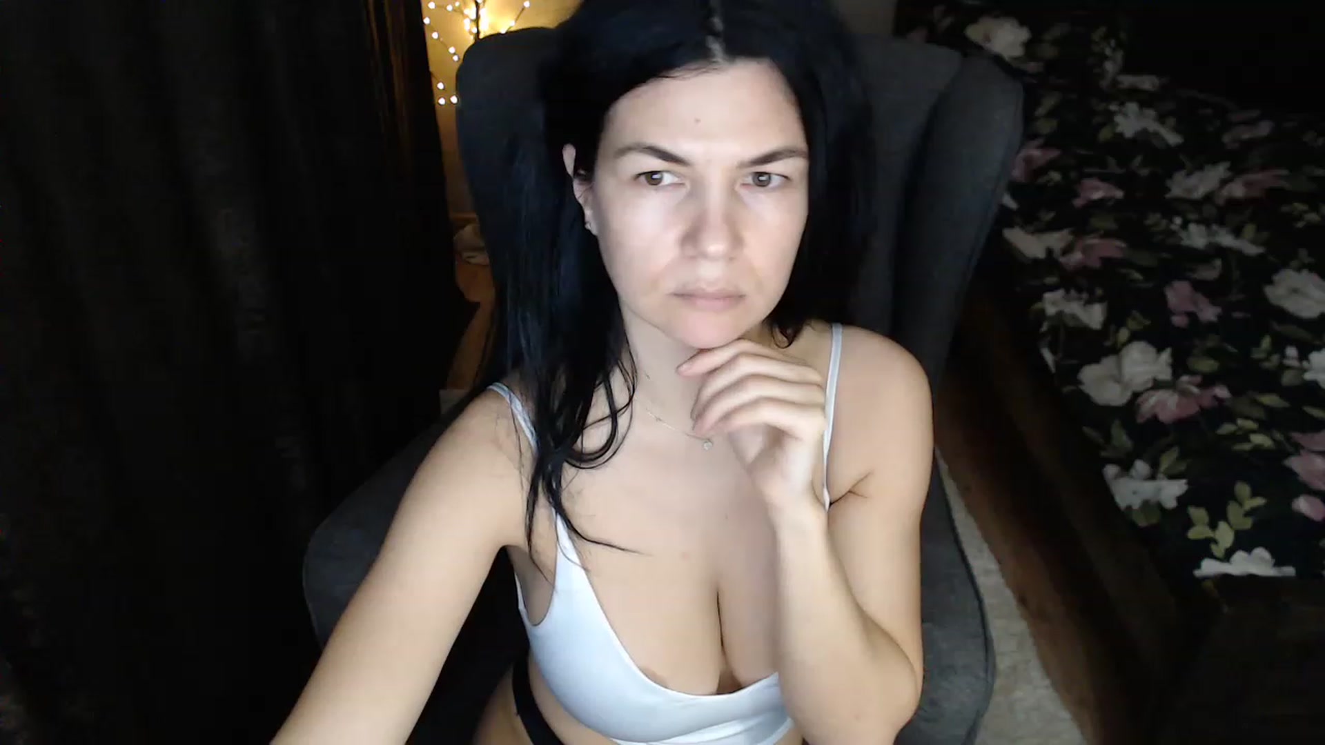 Gallery image thumbnail from Darkella's myfreecams stream on, 12/07/2022, 24:44 image 8 of 20