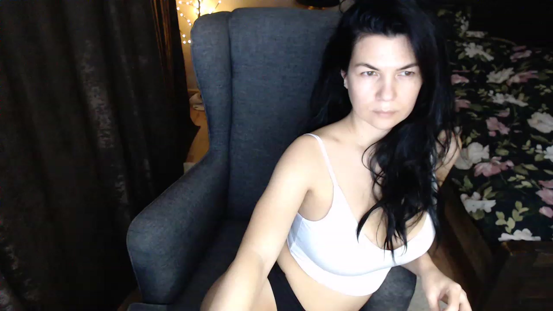Gallery image thumbnail from Darkella's myfreecams stream on, 12/07/2022, 24:44 image 12 of 20