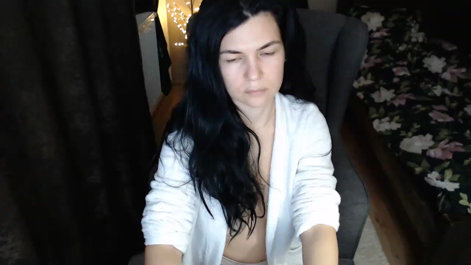 Gallery image thumbnail from Darkella's myfreecams stream on, 12/08/2022, 24:03 image 16 of 20