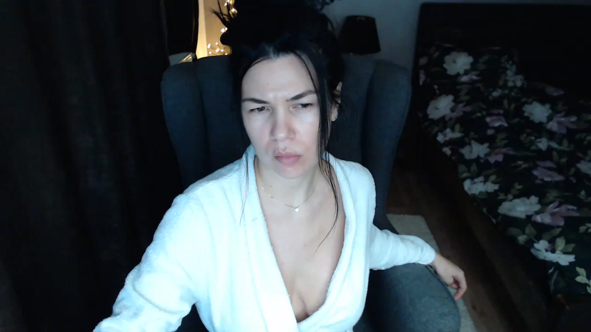 Gallery image thumbnail from Darkella's myfreecams stream on, 12/08/2022, 24:03 image 2 of 20
