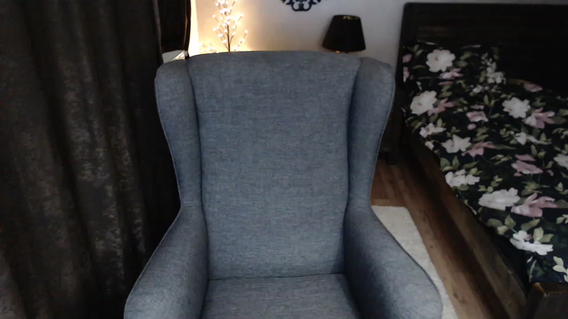 Gallery image thumbnail from Darkella's myfreecams stream on, 12/08/2022, 24:03 image 4 of 20