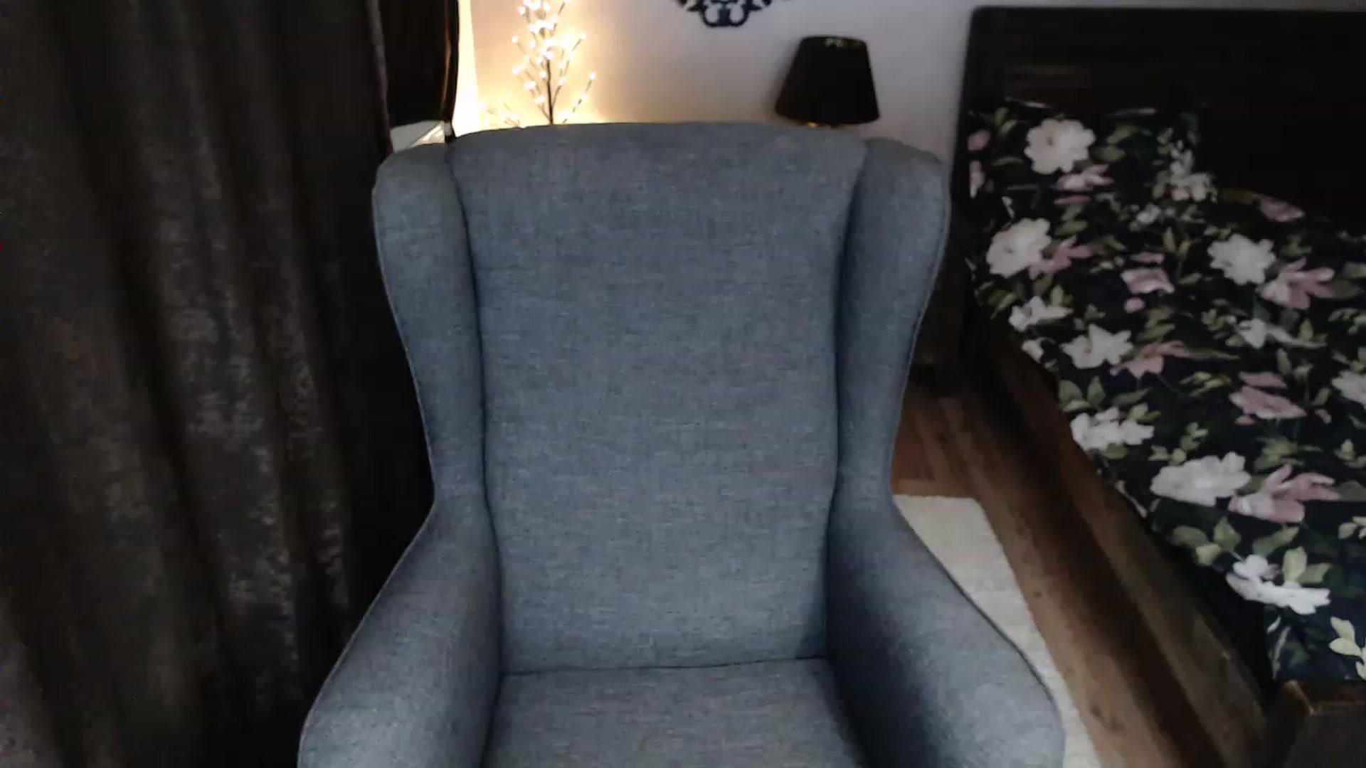 Gallery image thumbnail from Darkella's myfreecams stream on, 12/08/2022, 24:03 image 3 of 20