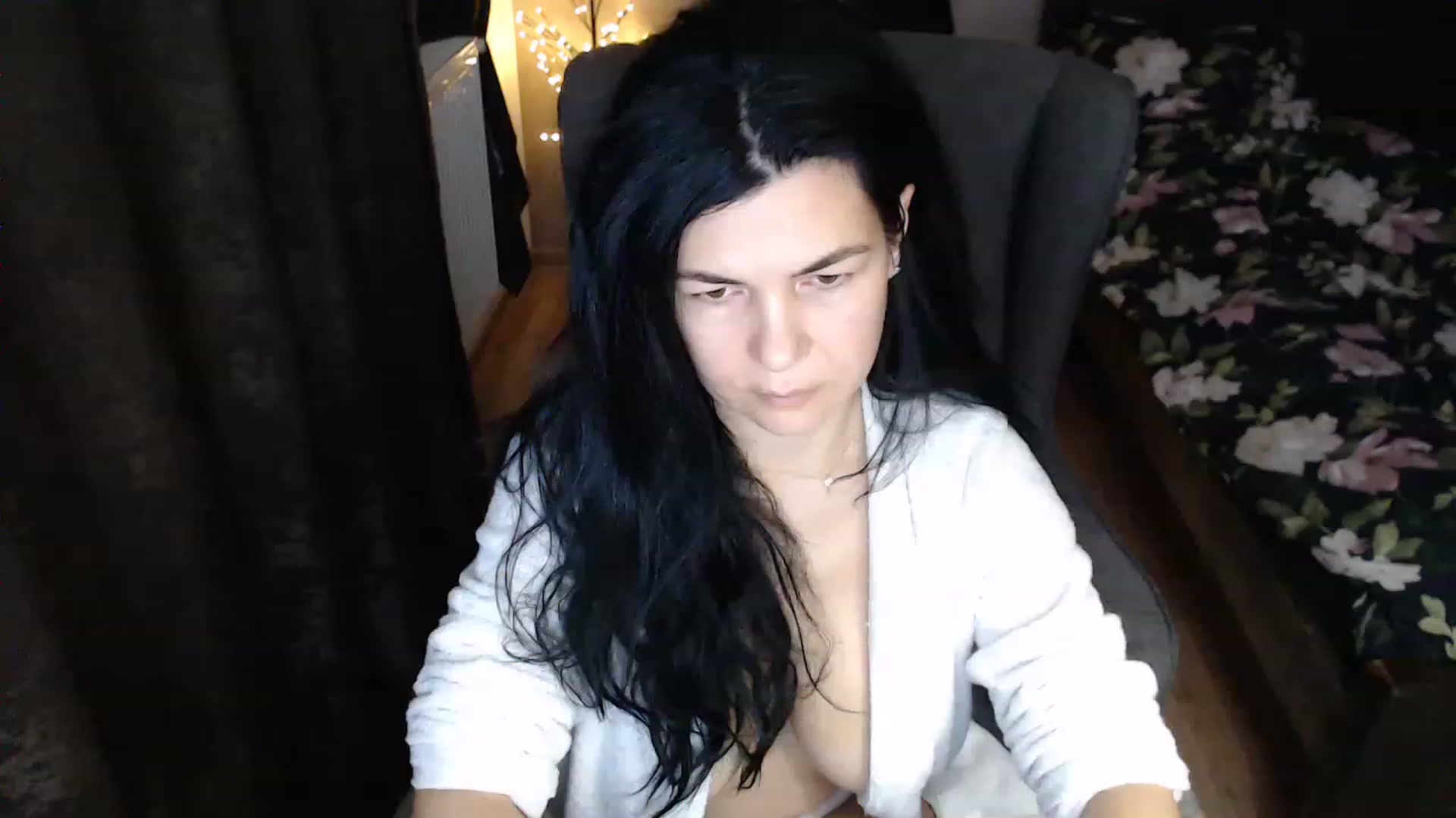 Gallery image thumbnail from Darkella's myfreecams stream on, 12/08/2022, 24:03 image 17 of 20