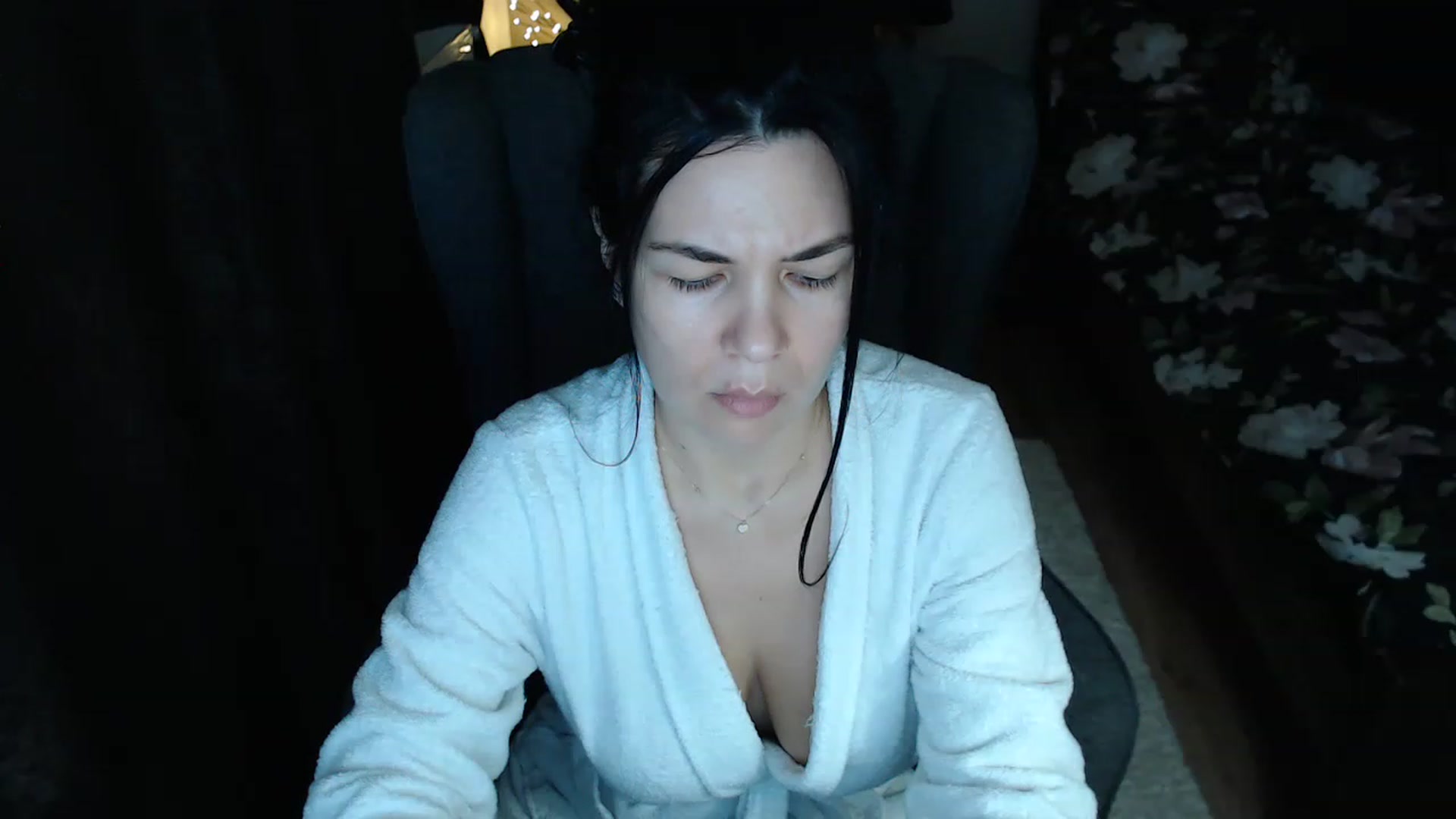 Gallery image thumbnail from Darkella's myfreecams stream on, 12/08/2022, 24:03 image 6 of 20