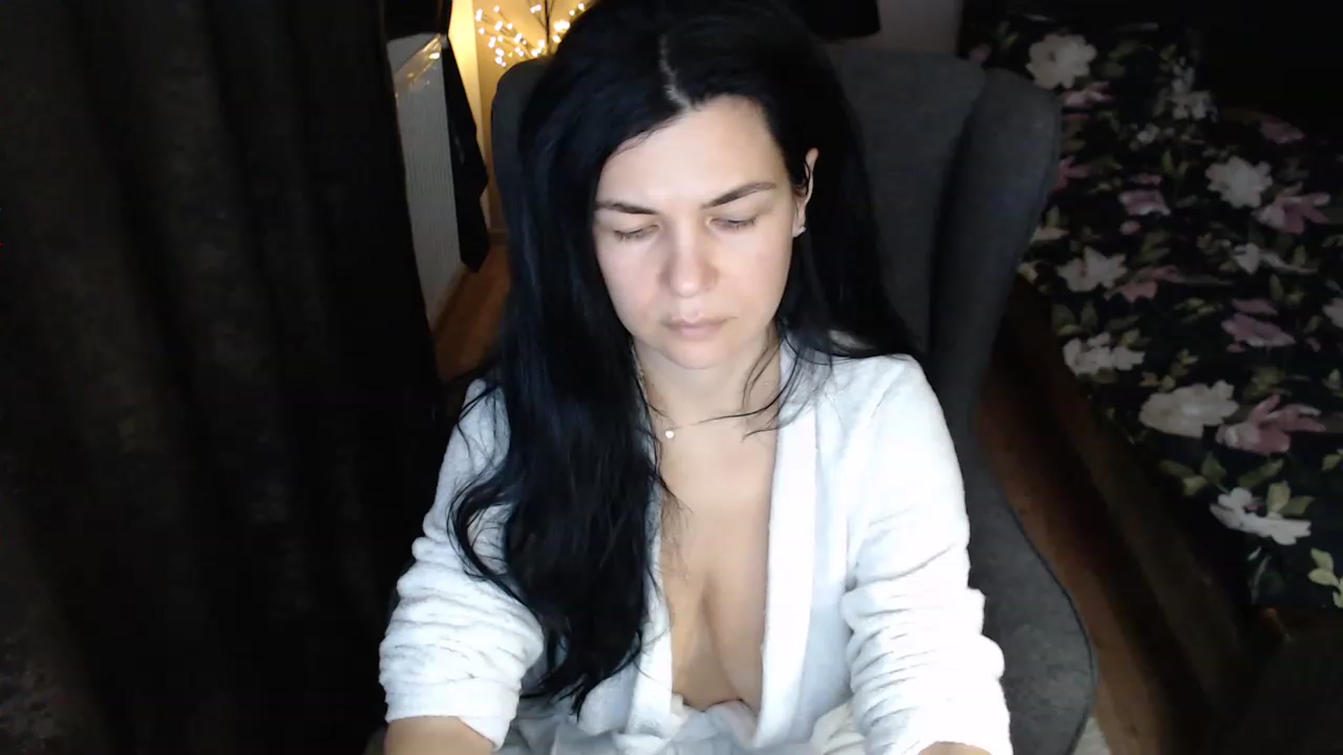 Gallery image thumbnail from Darkella's myfreecams stream on, 12/08/2022, 24:03 image 18 of 20