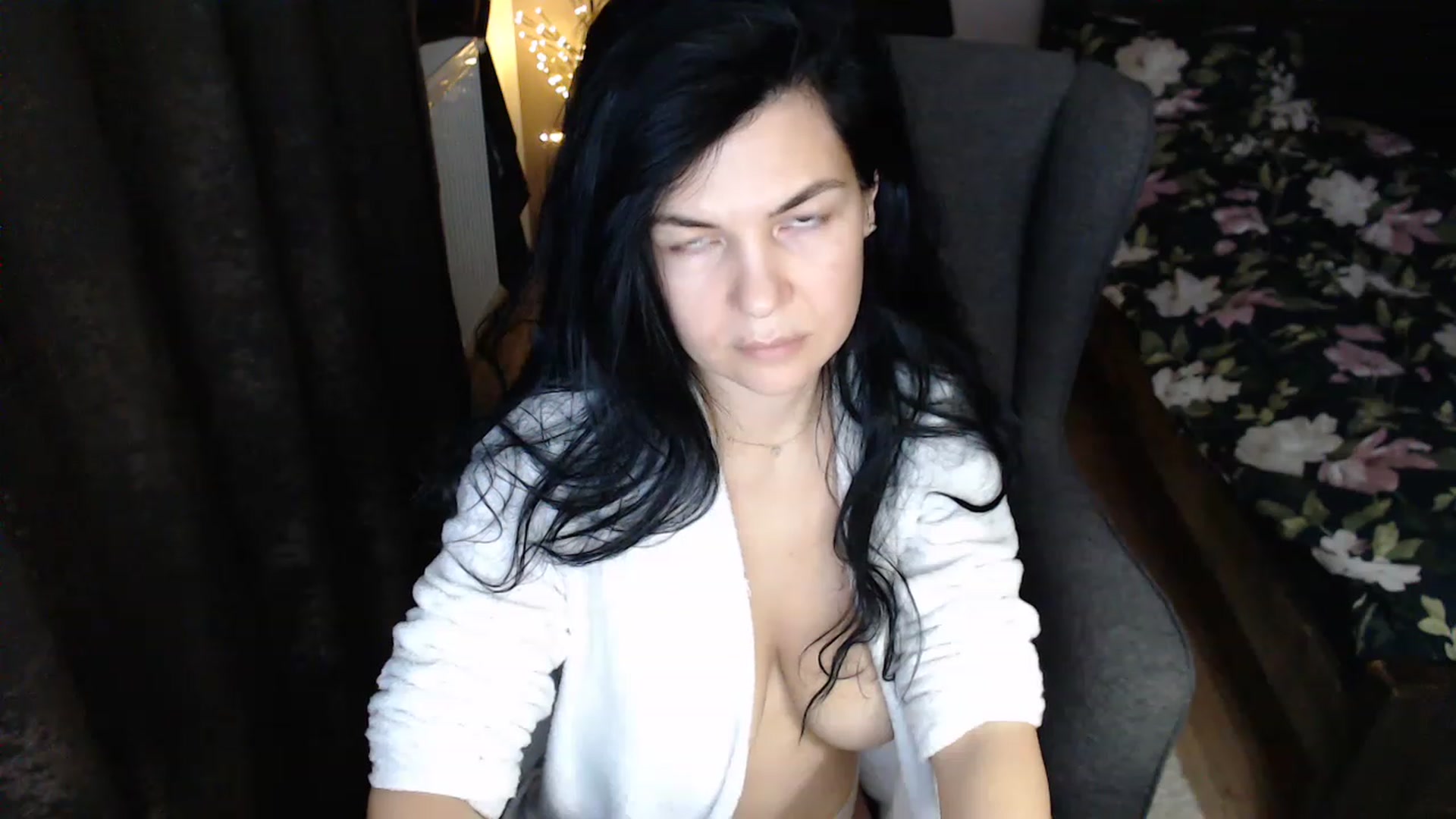 Gallery image thumbnail from Darkella's myfreecams stream on, 12/08/2022, 24:03 image 15 of 20