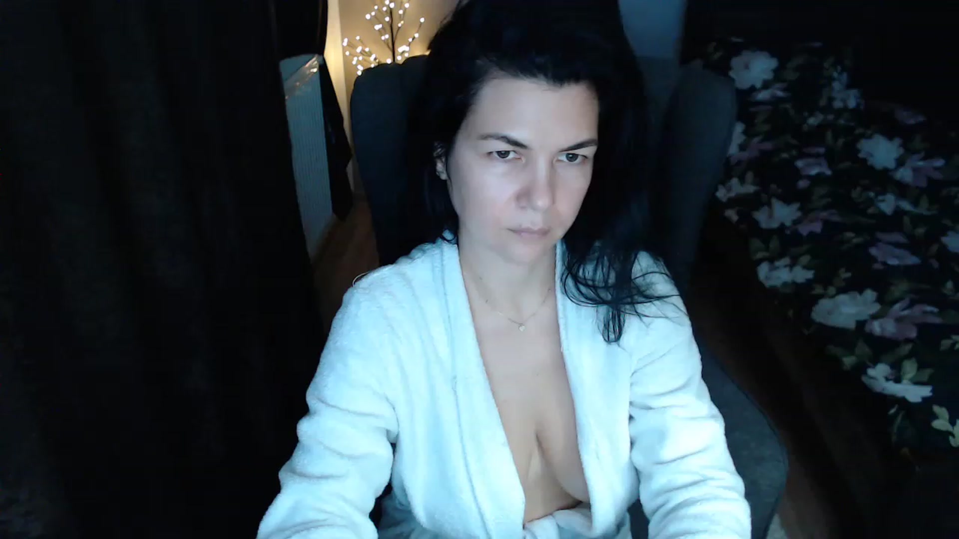 Gallery image thumbnail from Darkella's myfreecams stream on, 12/08/2022, 24:26 image 18 of 20