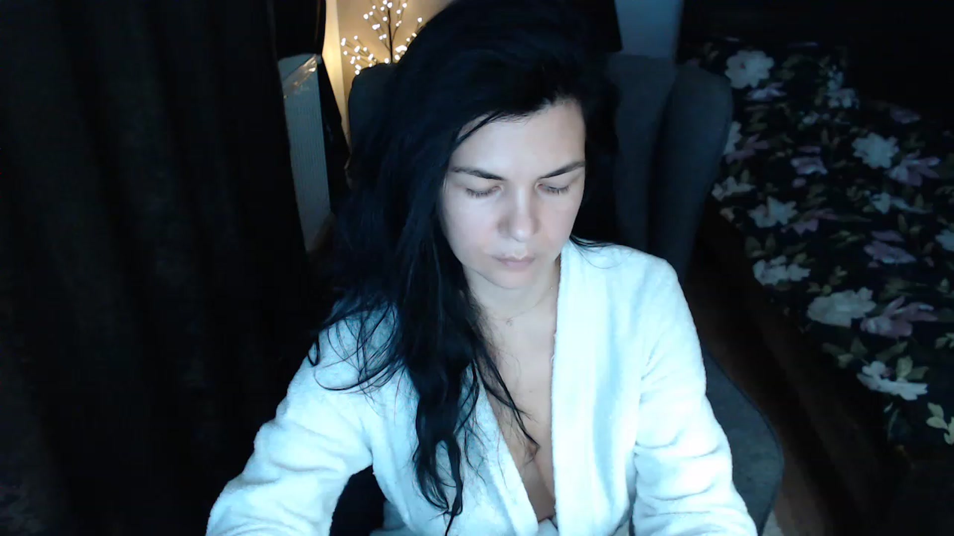 Gallery image thumbnail from Darkella's myfreecams stream on, 12/08/2022, 24:26 image 14 of 20